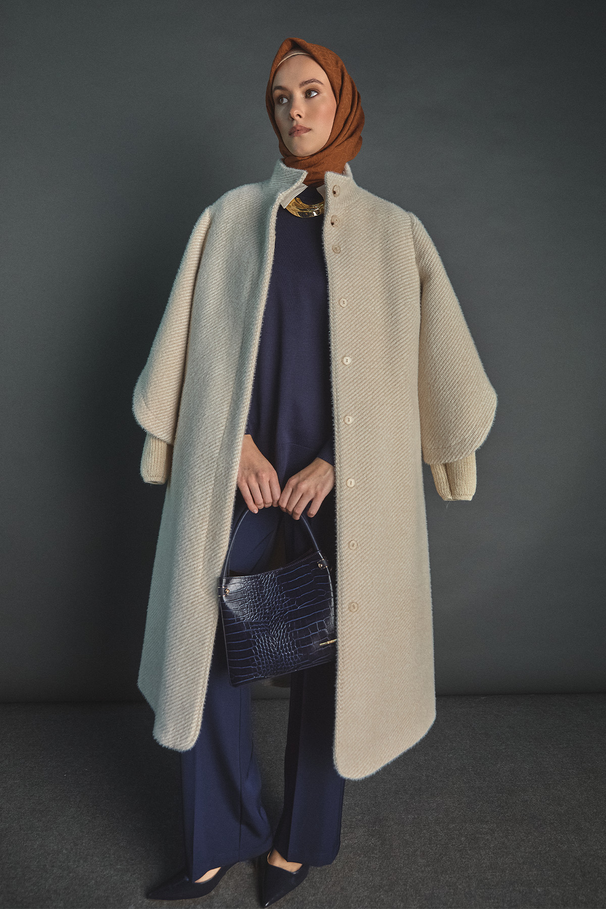 Yüksek Yakalı Lale Kol Ribanalı Kaban