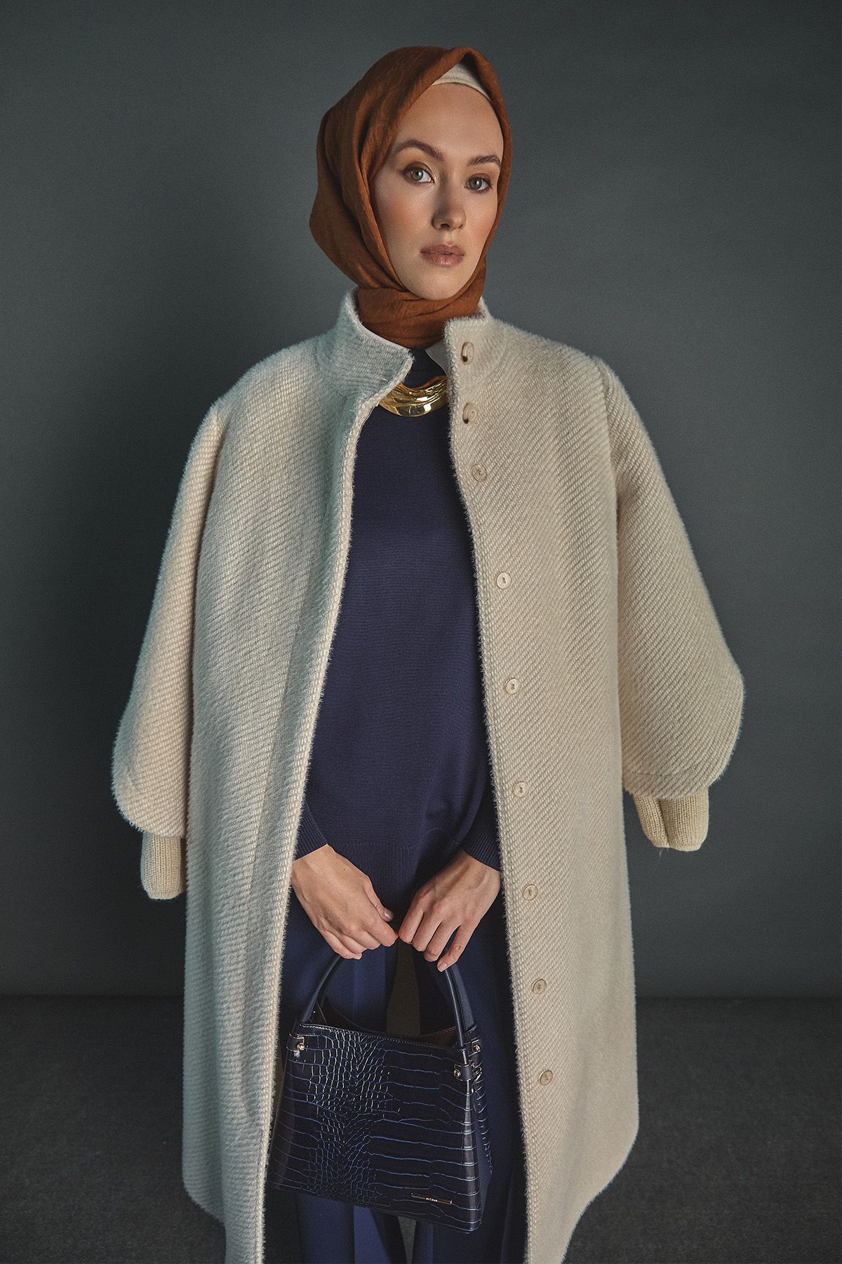 Yüksek Yakalı Lale Kol Ribanalı Kaban