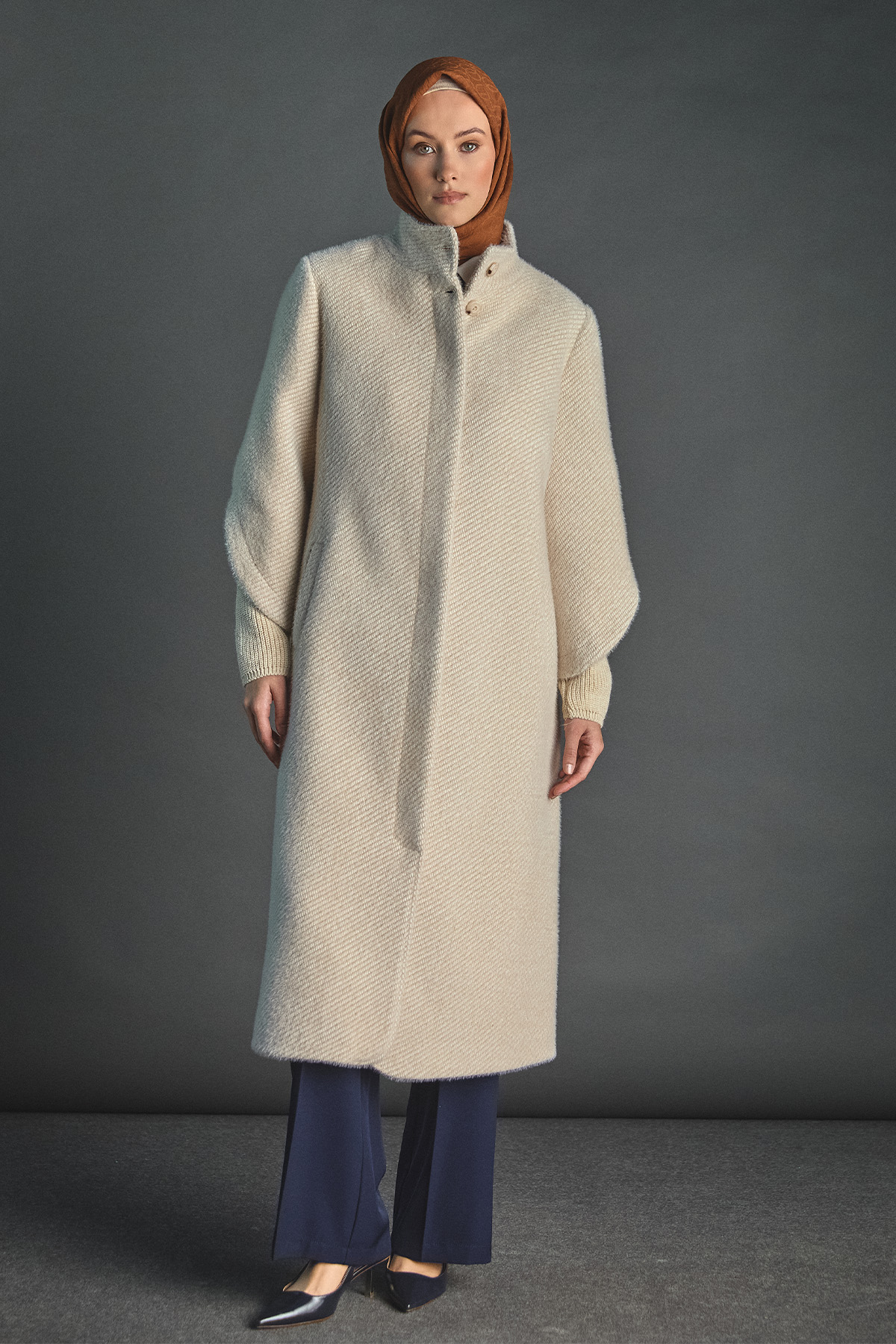 Yüksek Yakalı Lale Kol Ribanalı Kaban