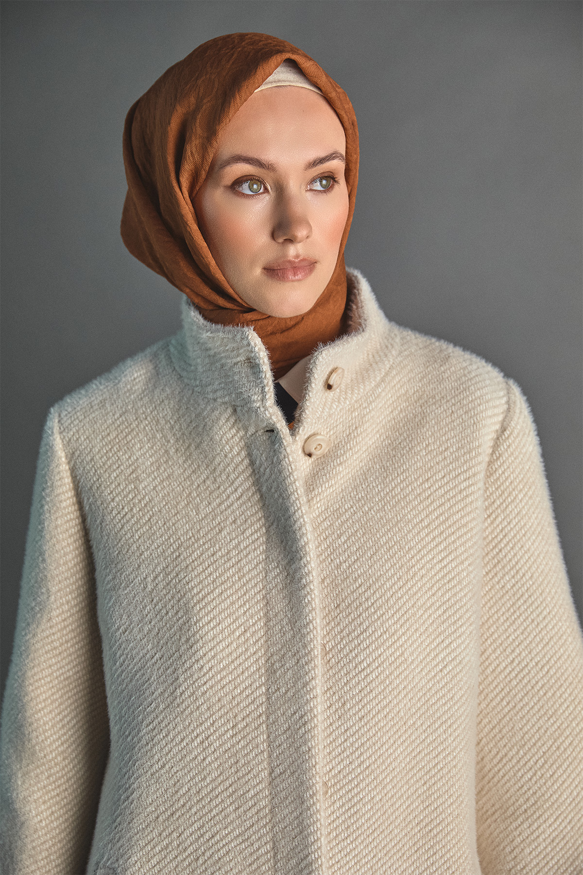 Yüksek Yakalı Lale Kol Ribanalı Kaban