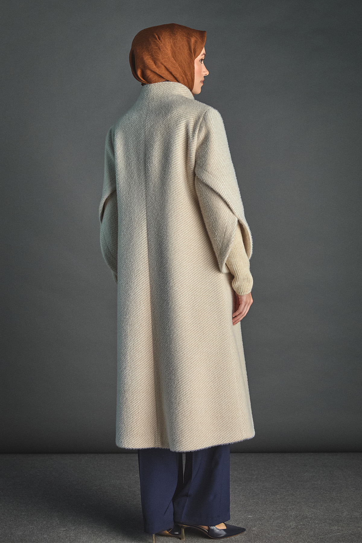 Yüksek Yakalı Lale Kol Ribanalı Kaban