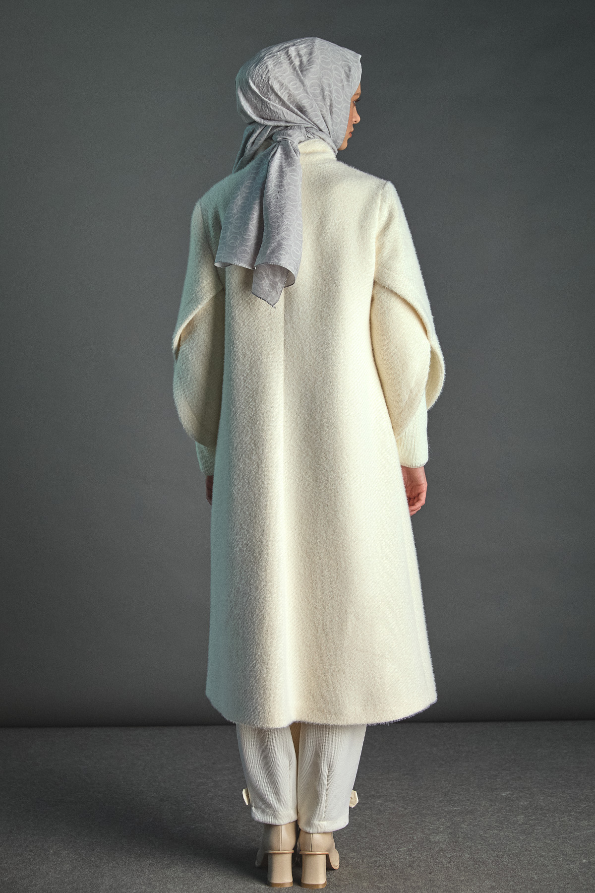 Yüksek Yakalı Lale Kol Ribanalı Kaban