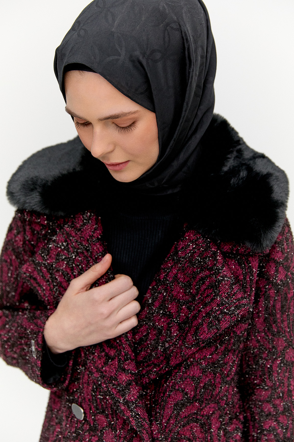 Desenli Simli Suni Kürk Detaylı Kruvaze Kaban, Tesettür Giyim