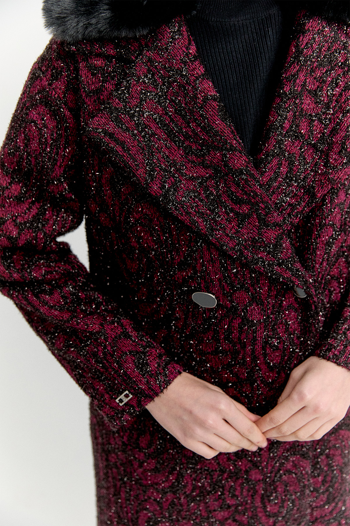 Desenli Simli Suni Kürk Detaylı Kruvaze Kaban, Tesettür Giyim