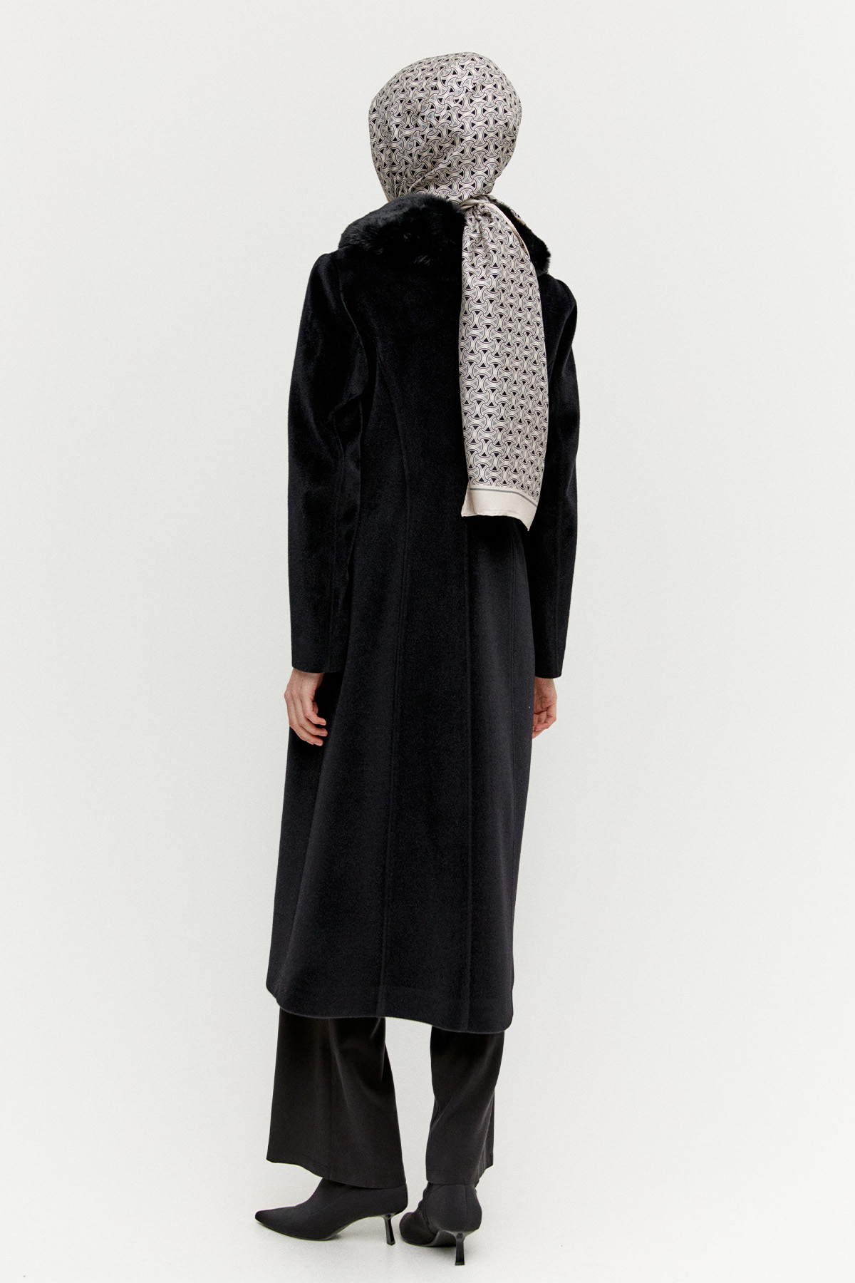 Çıkarılabilir Kürklü Kaşe Kaban, Tesettür Giyim