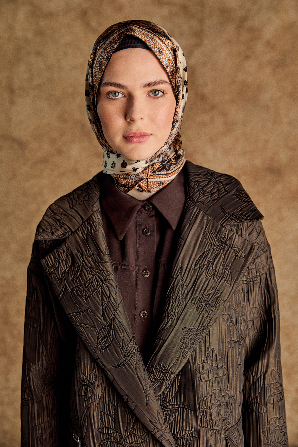 Çiçek Desenli Kruvaze Oversize Kap