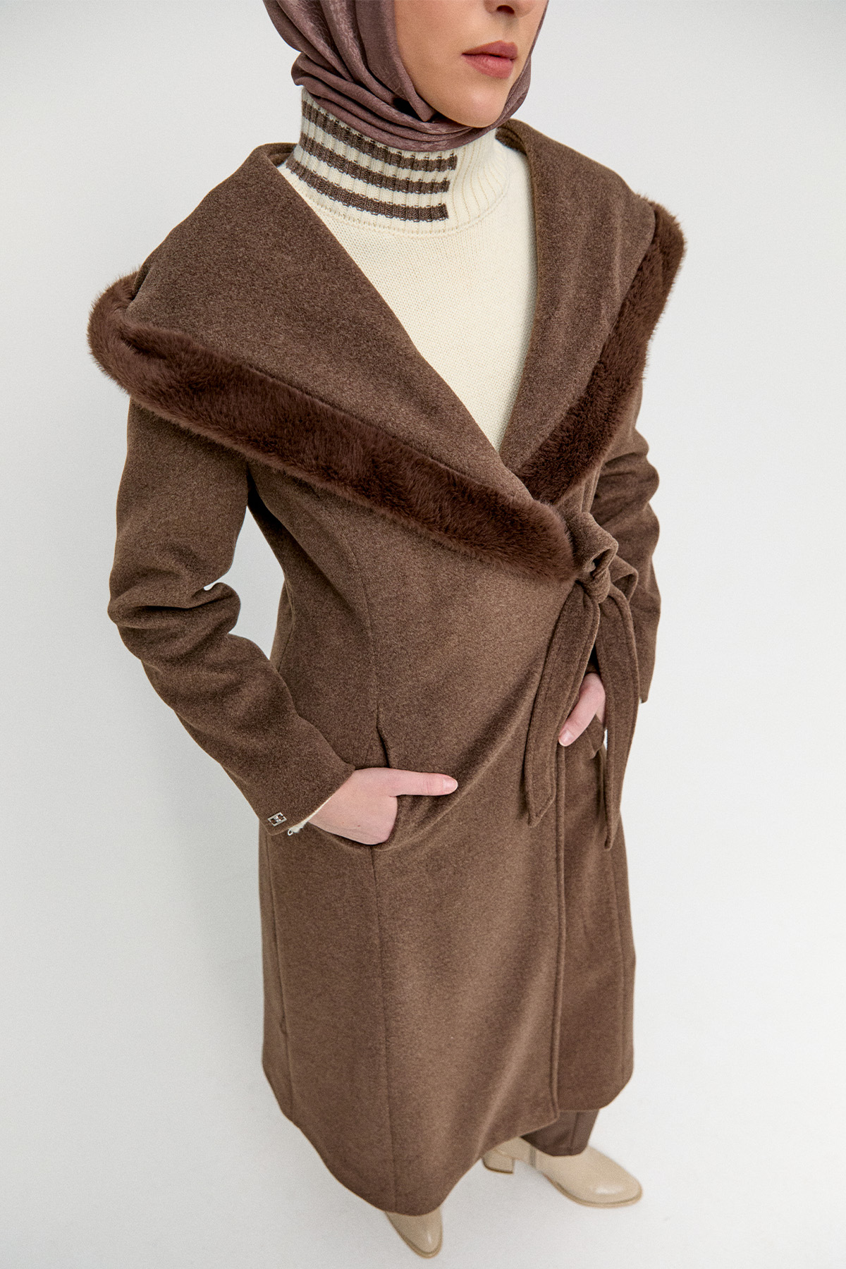 Suni Kürk Kapüşonlu Kuşaklı Kaban, Tesettür Giyim