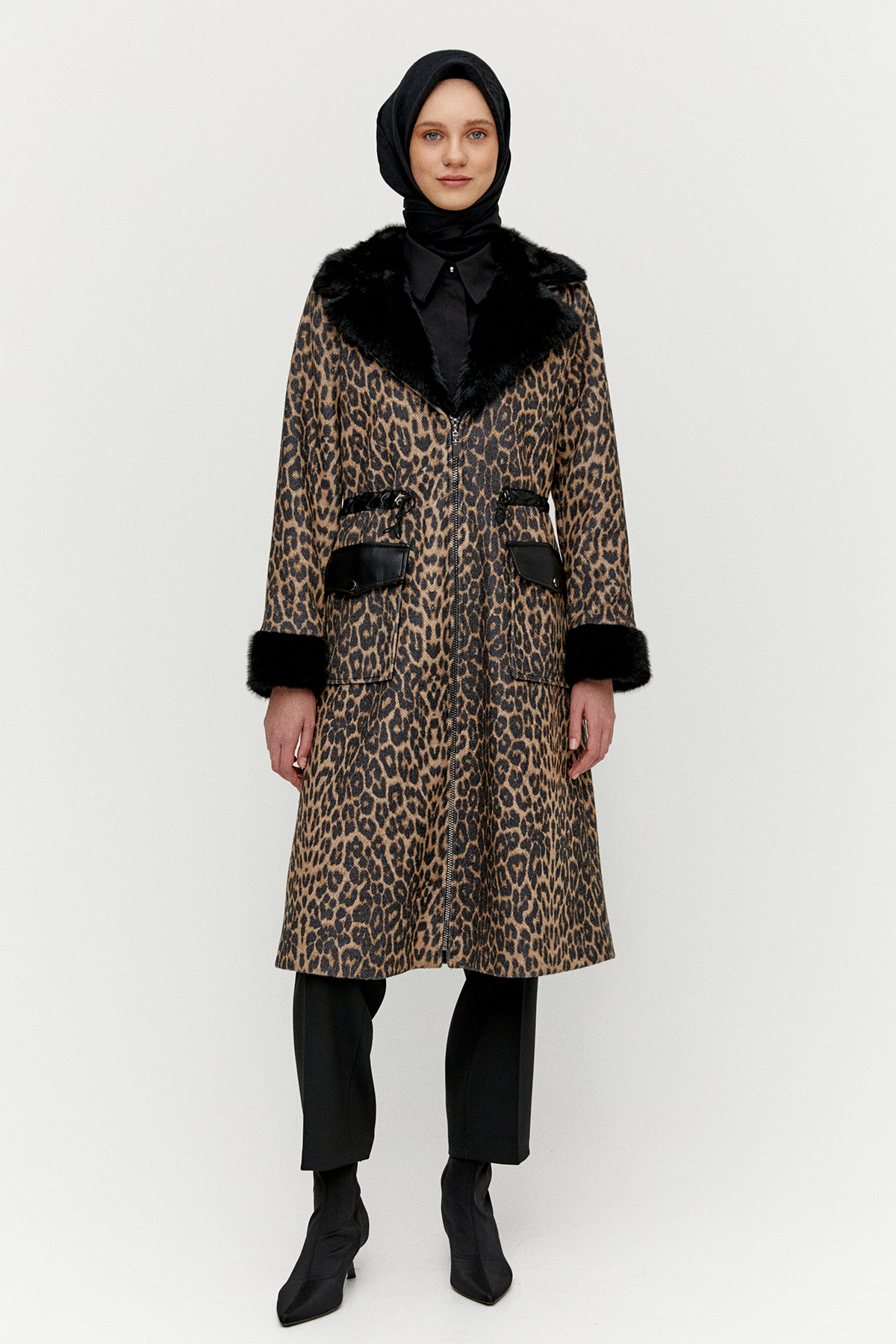 Leoparlı Suni Kürk Yünlü Kaban