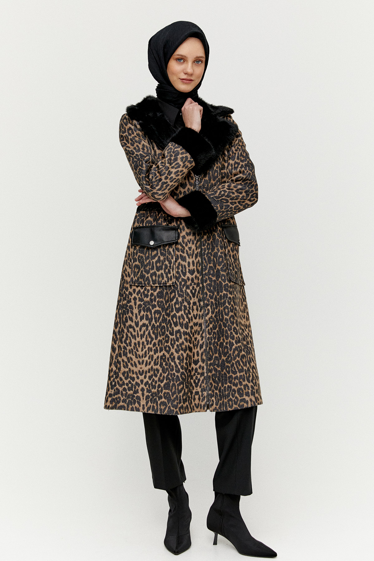 Leoparlı Suni Kürk Yünlü Kaban