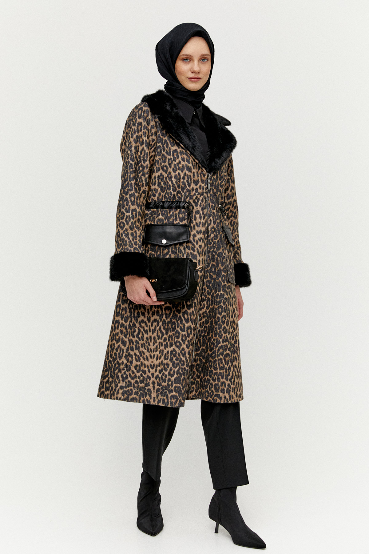 Leoparlı Suni Kürk Yünlü Kaban