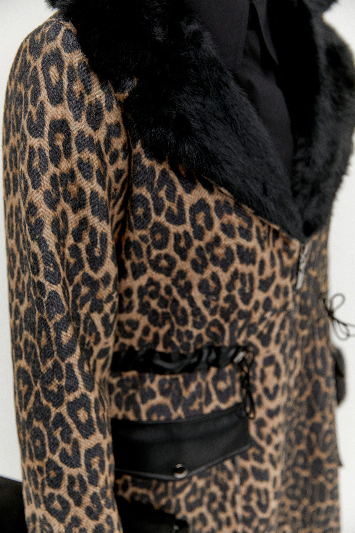 Leoparlı Suni Kürk Yünlü Kaban