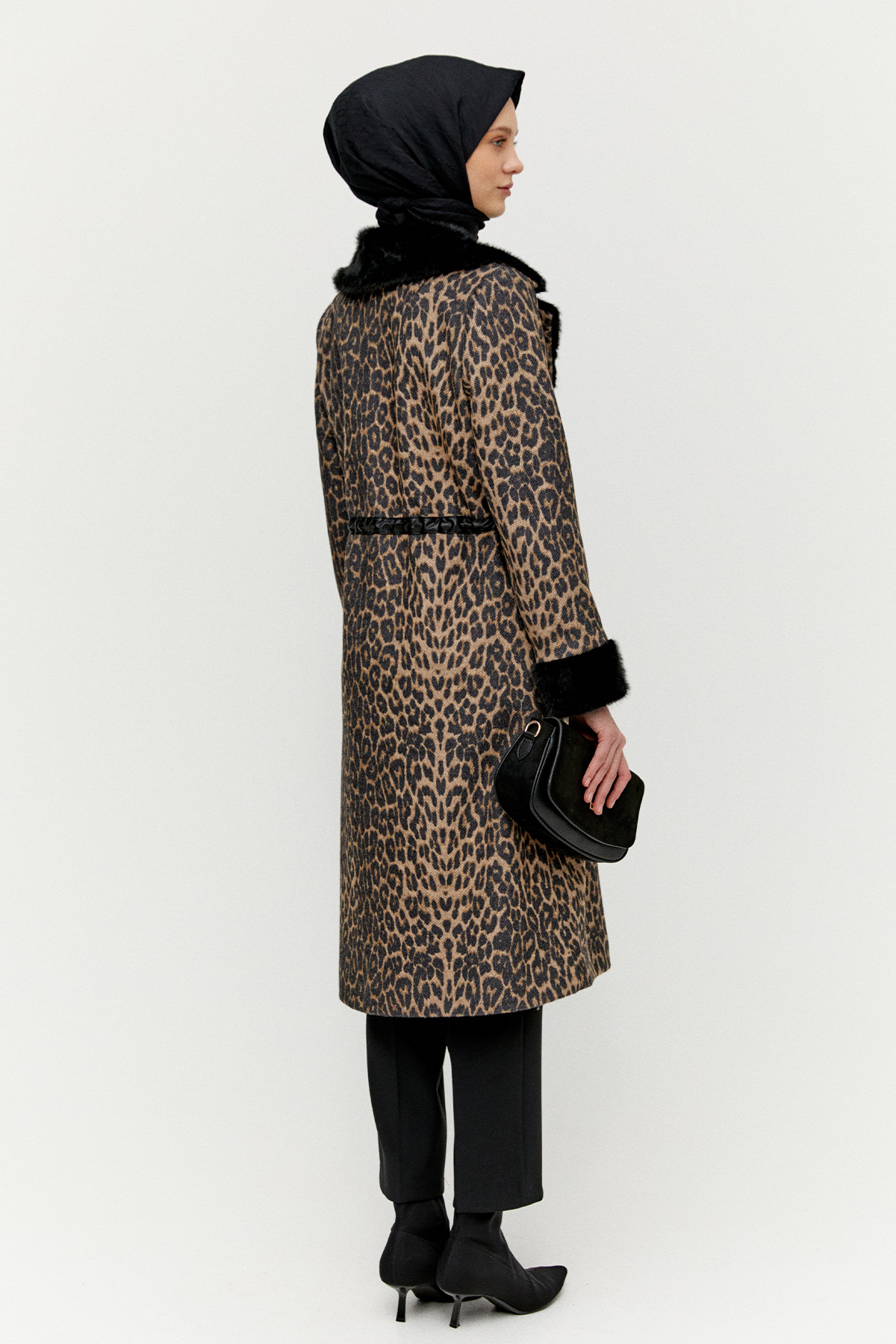 Leoparlı Suni Kürk Yünlü Kaban