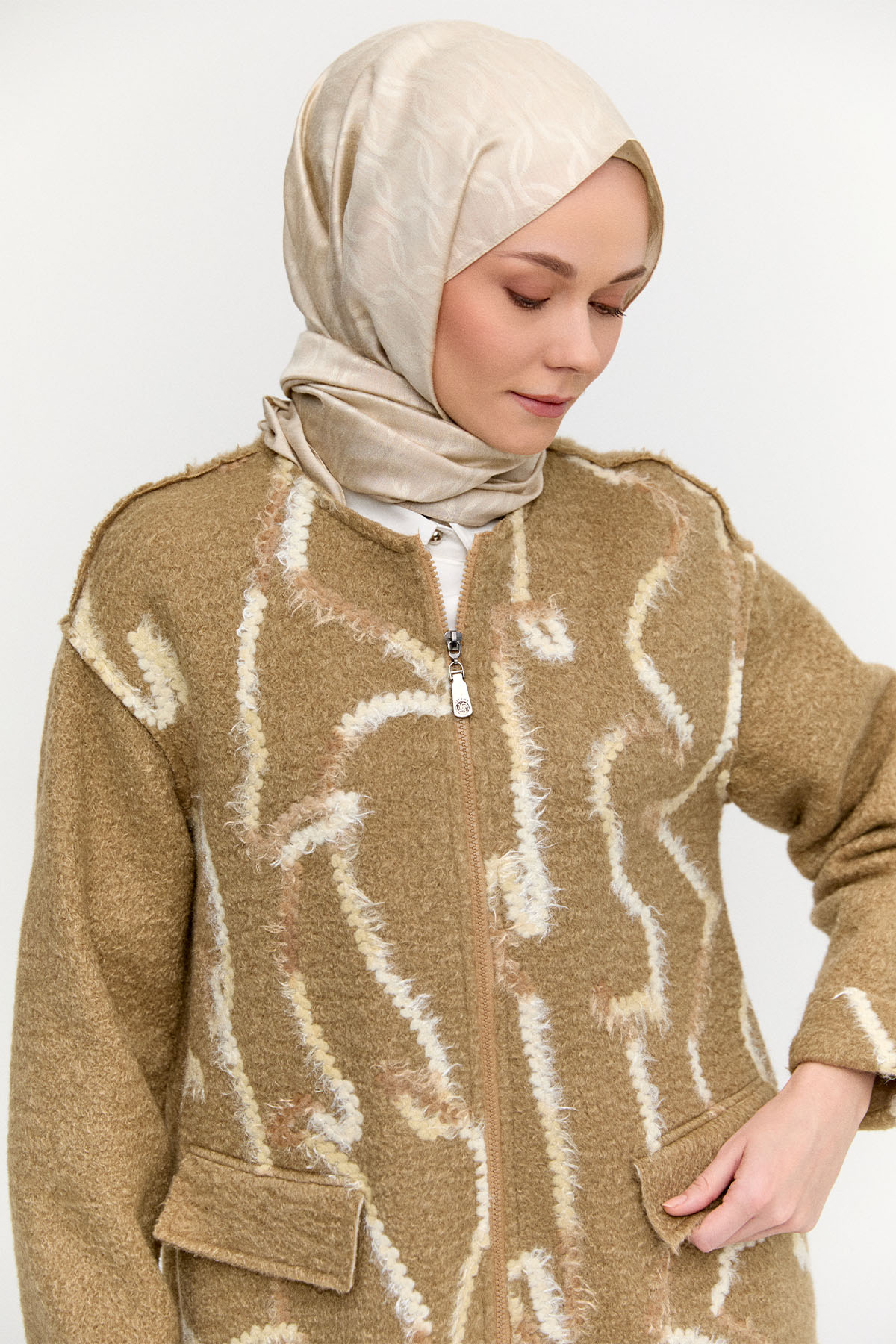 Desenli Fermuarlı Dokulu Kaban, Tesettür Giyim