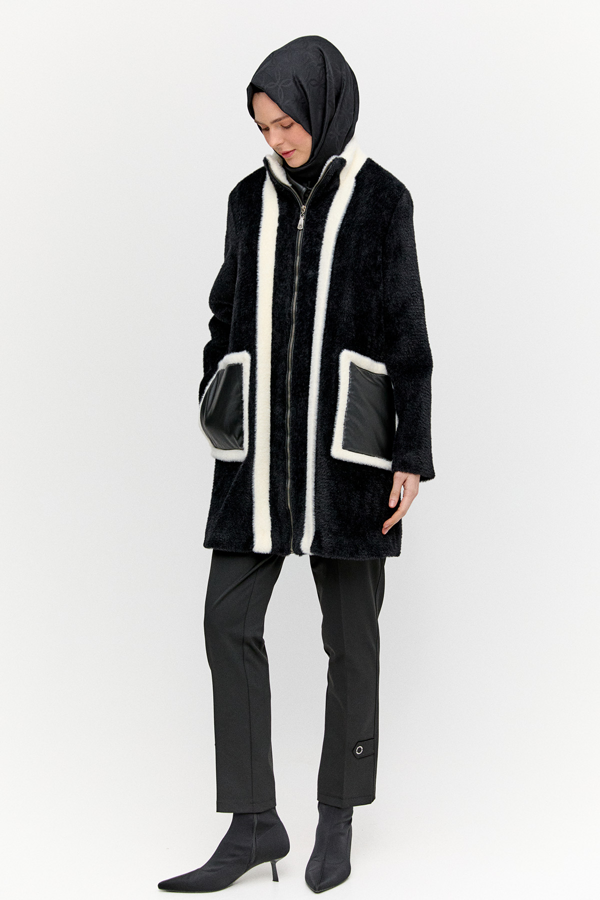 Fermurlı Yüksek Yaka Kaban, Tesettür Giyim