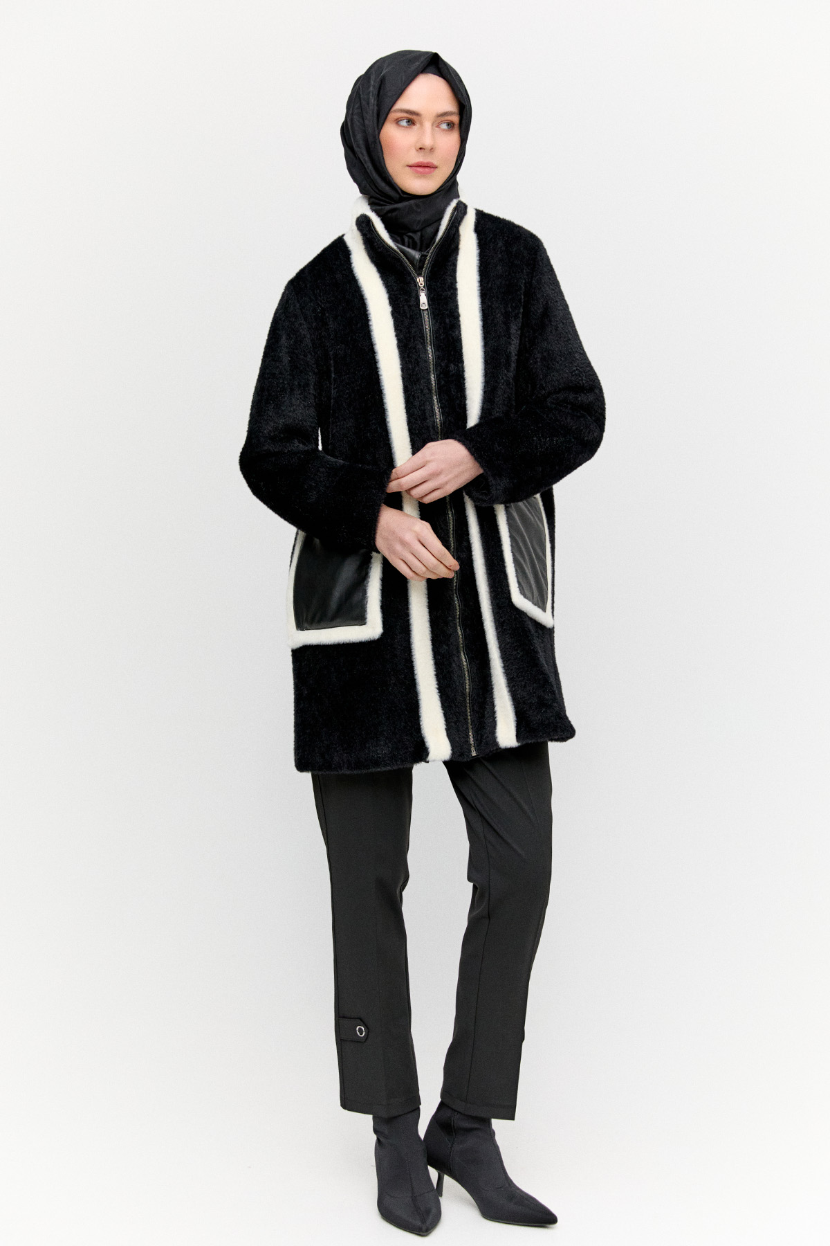 Fermurlı Yüksek Yaka Kaban, Tesettür Giyim