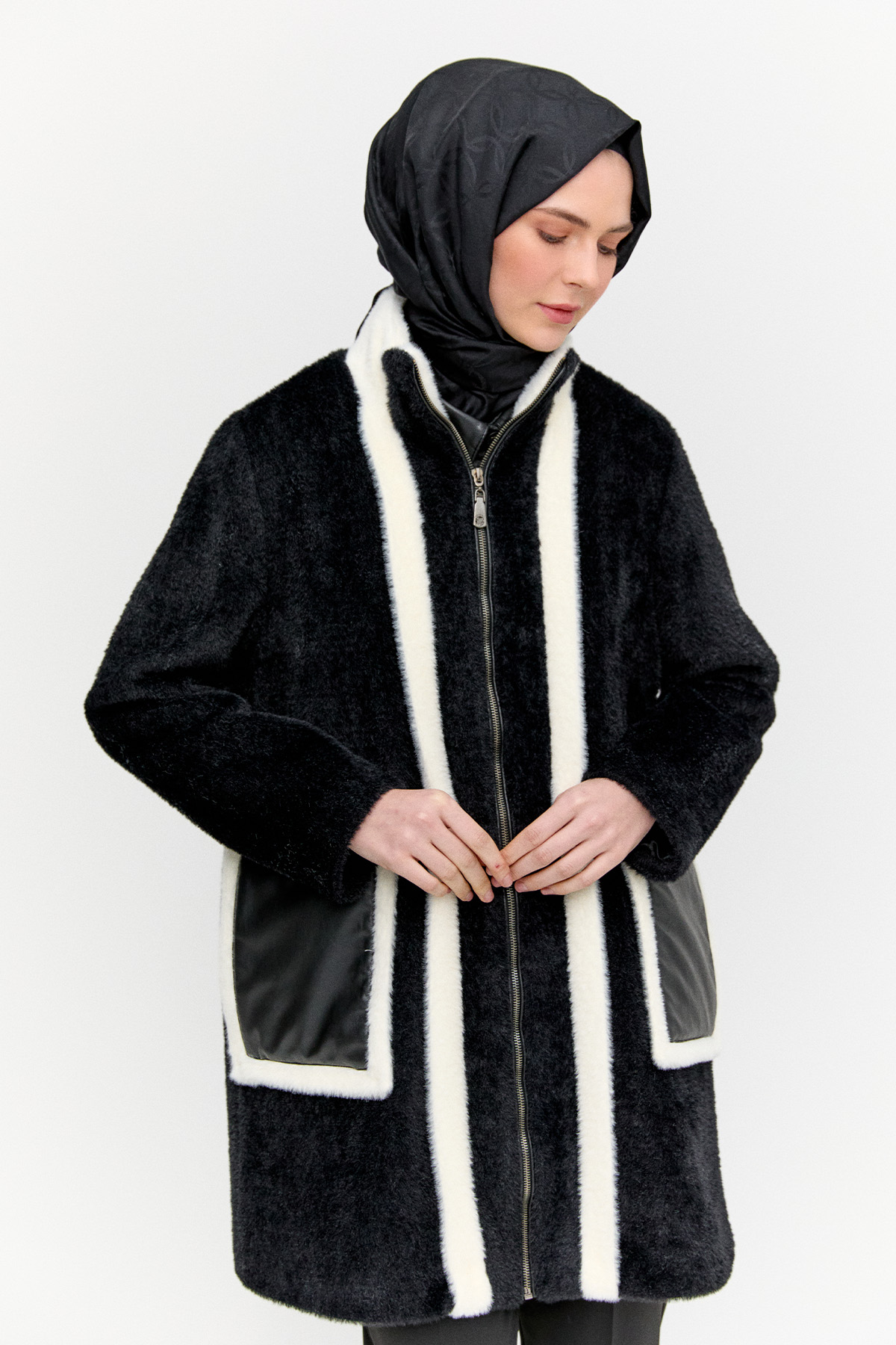 Fermurlı Yüksek Yaka Kaban, Tesettür Giyim