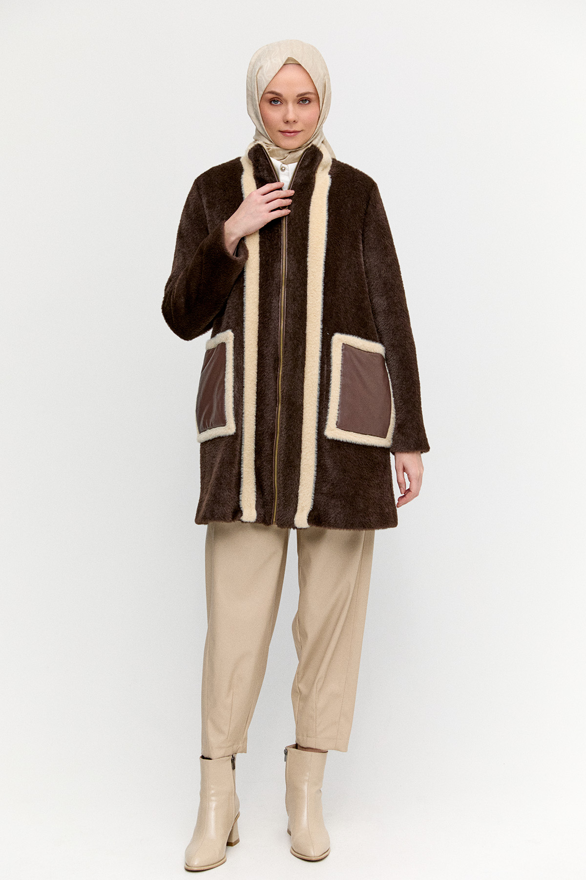 Fermurlı Yüksek Yaka Kaban, Tesettür Giyim