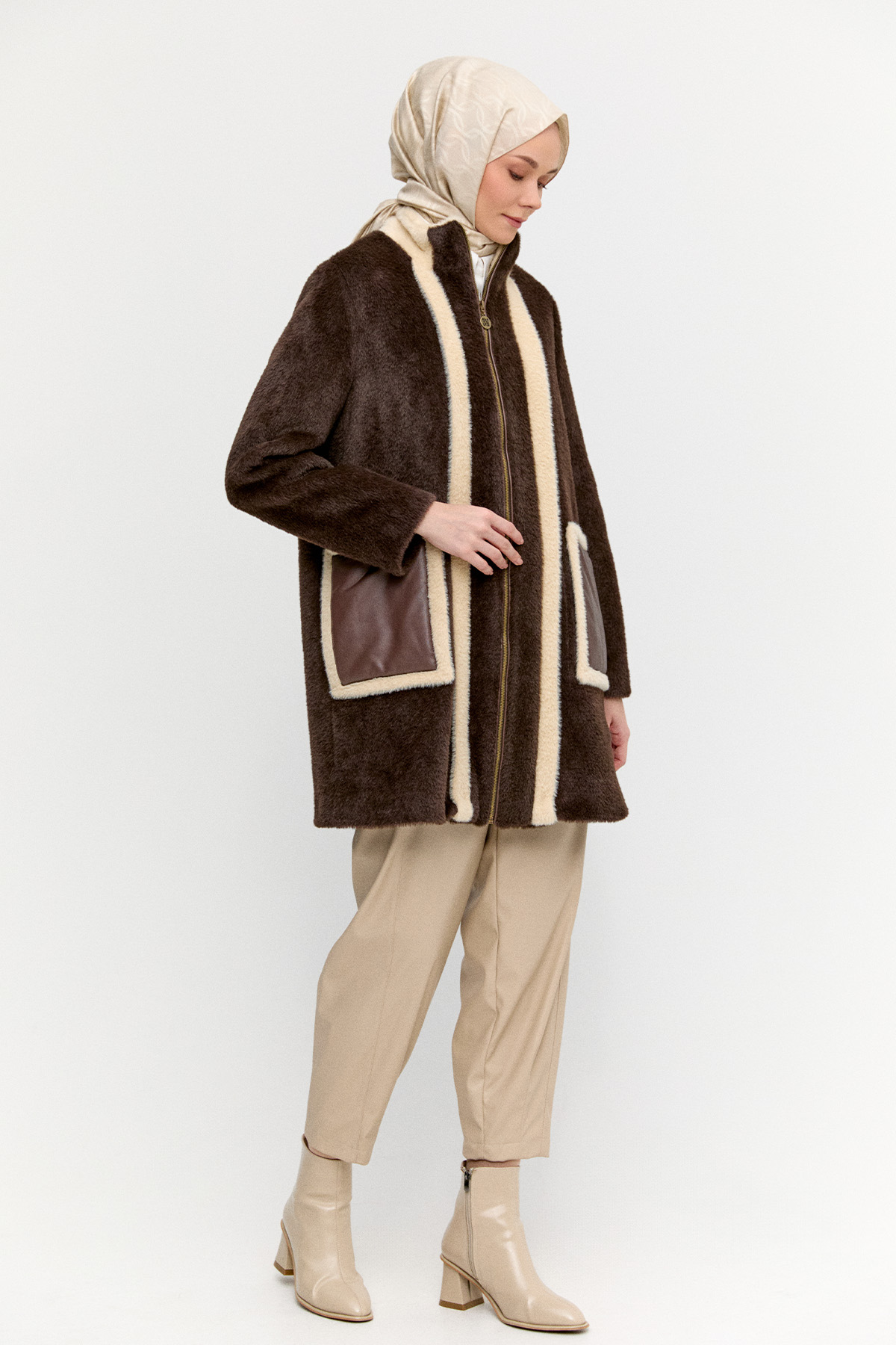 Fermurlı Yüksek Yaka Kaban, Tesettür Giyim