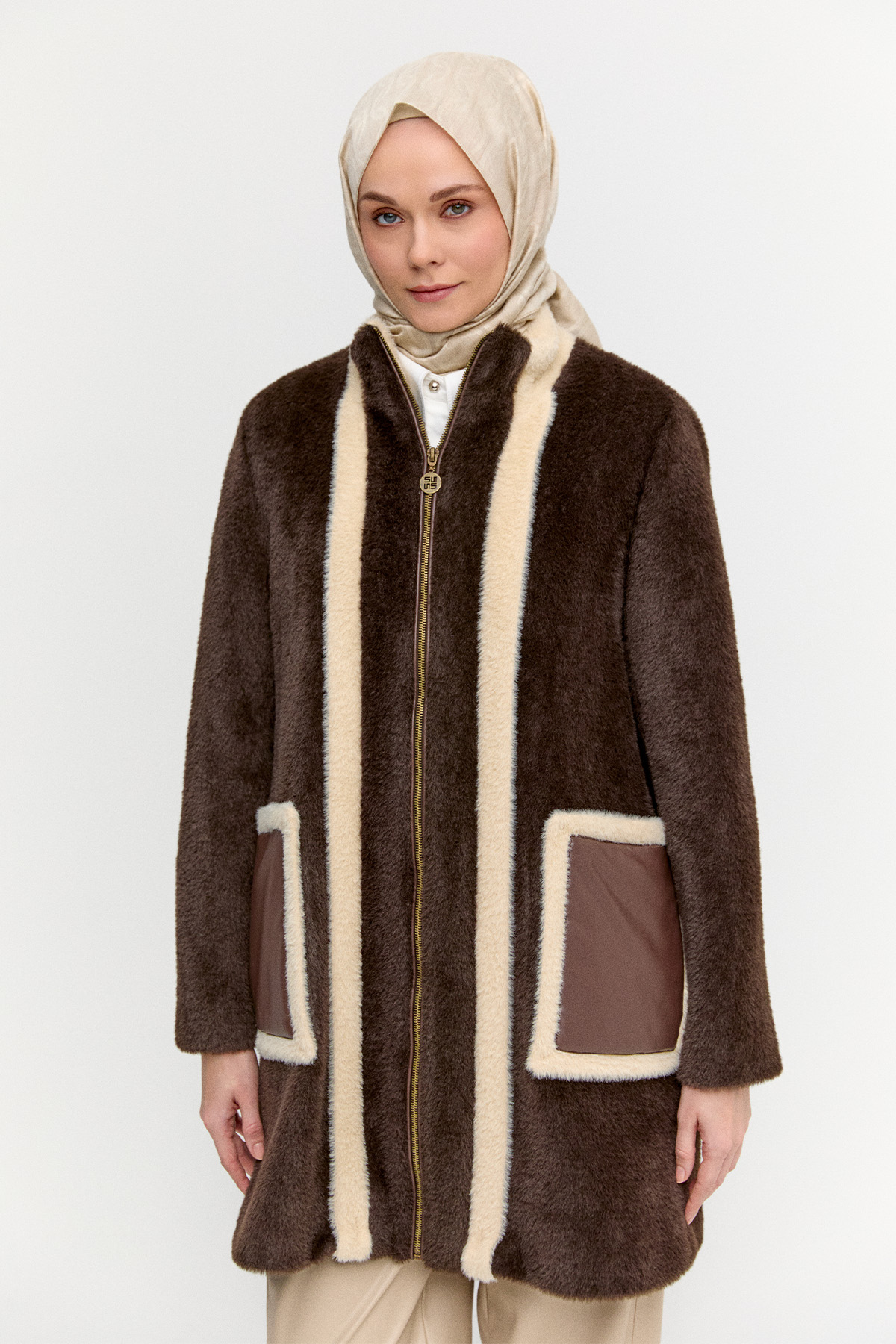 Fermurlı Yüksek Yaka Kaban, Tesettür Giyim