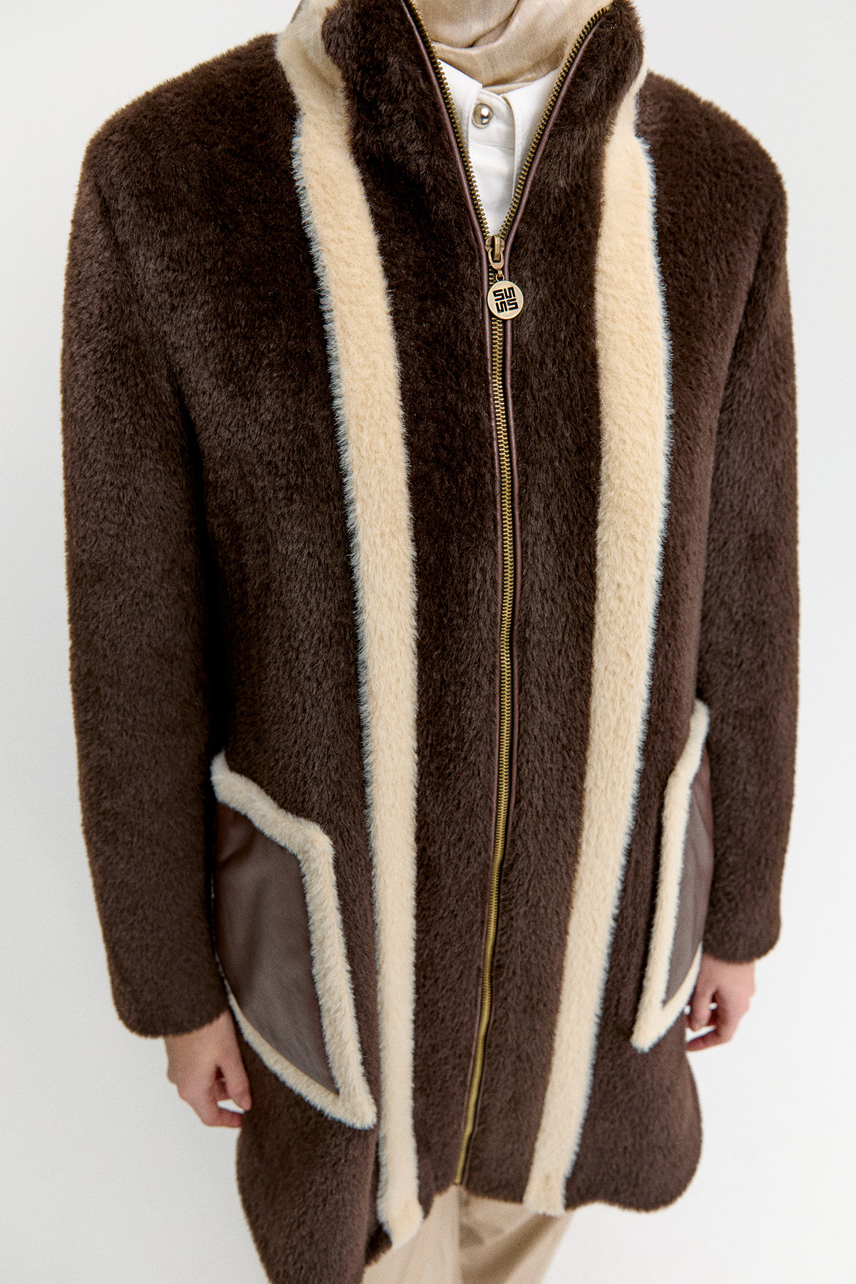 Fermurlı Yüksek Yaka Kaban, Tesettür Giyim