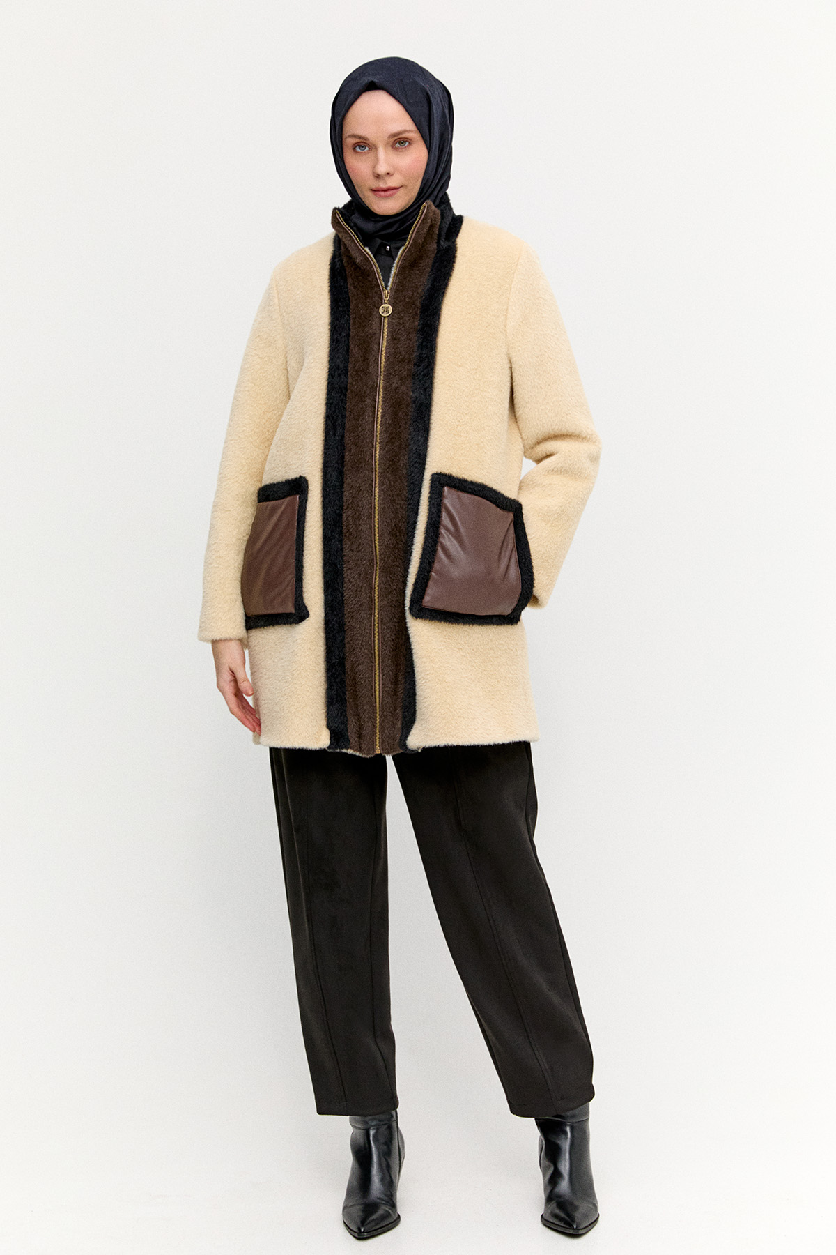 Fermurlı Yüksek Yaka Kaban, Tesettür Giyim