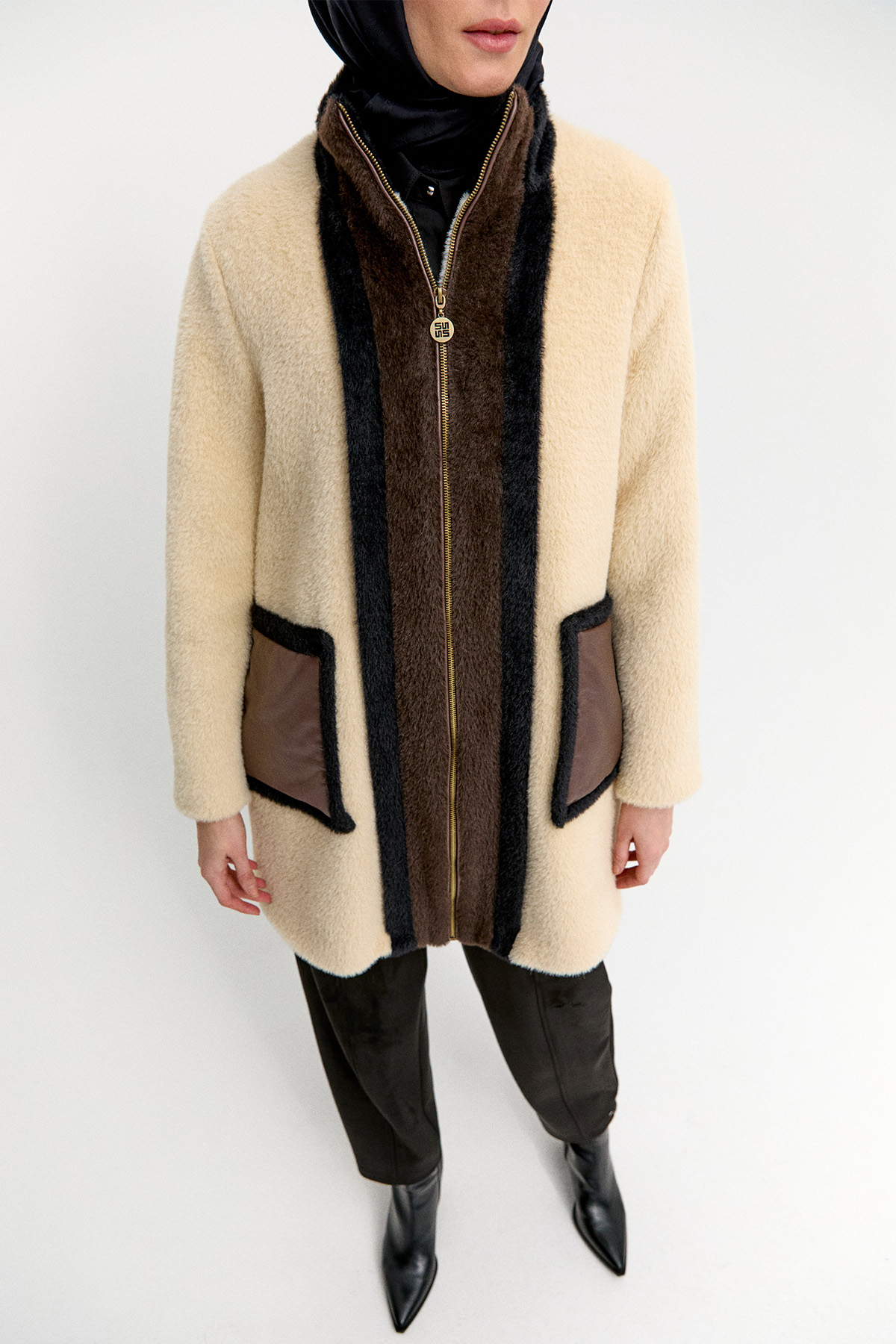 Fermurlı Yüksek Yaka Kaban, Tesettür Giyim