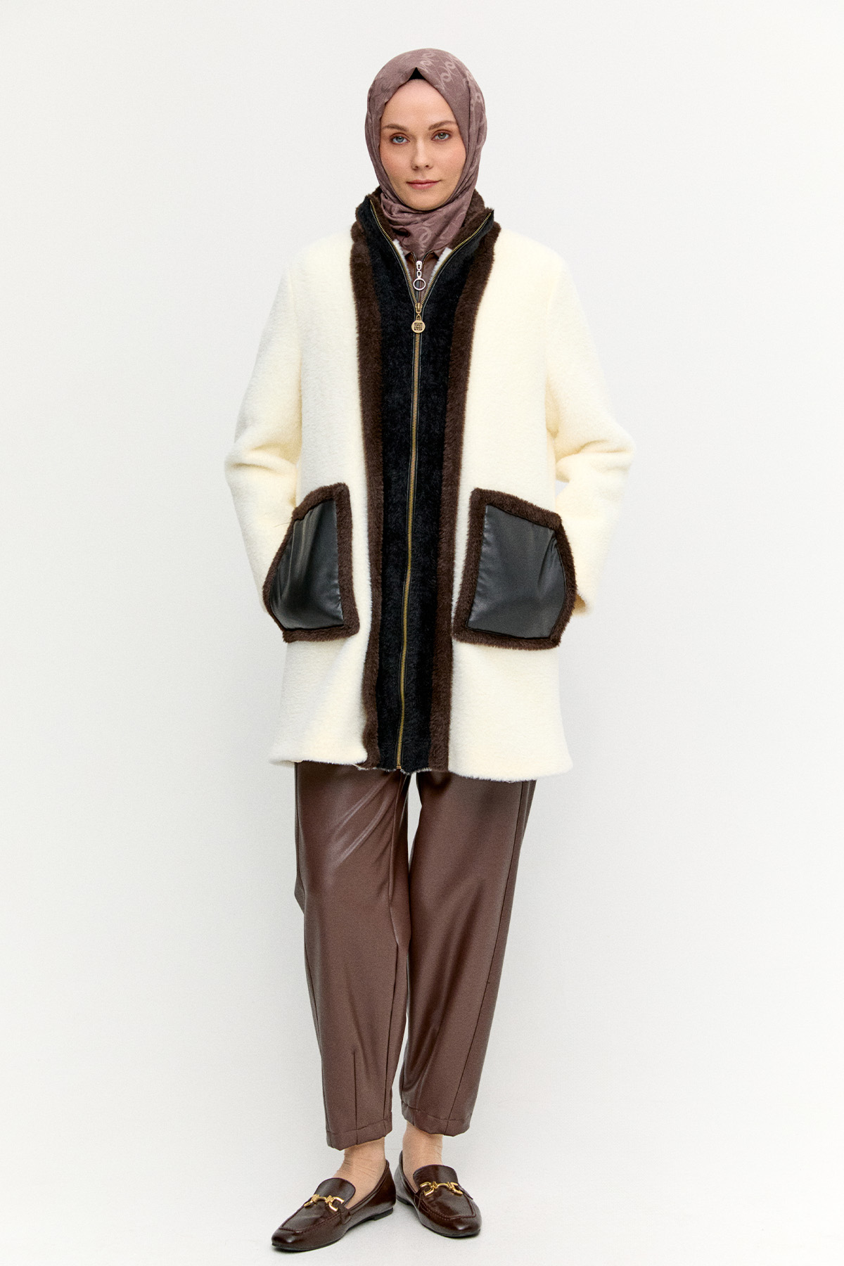 Fermurlı Yüksek Yaka Kaban, Tesettür Giyim