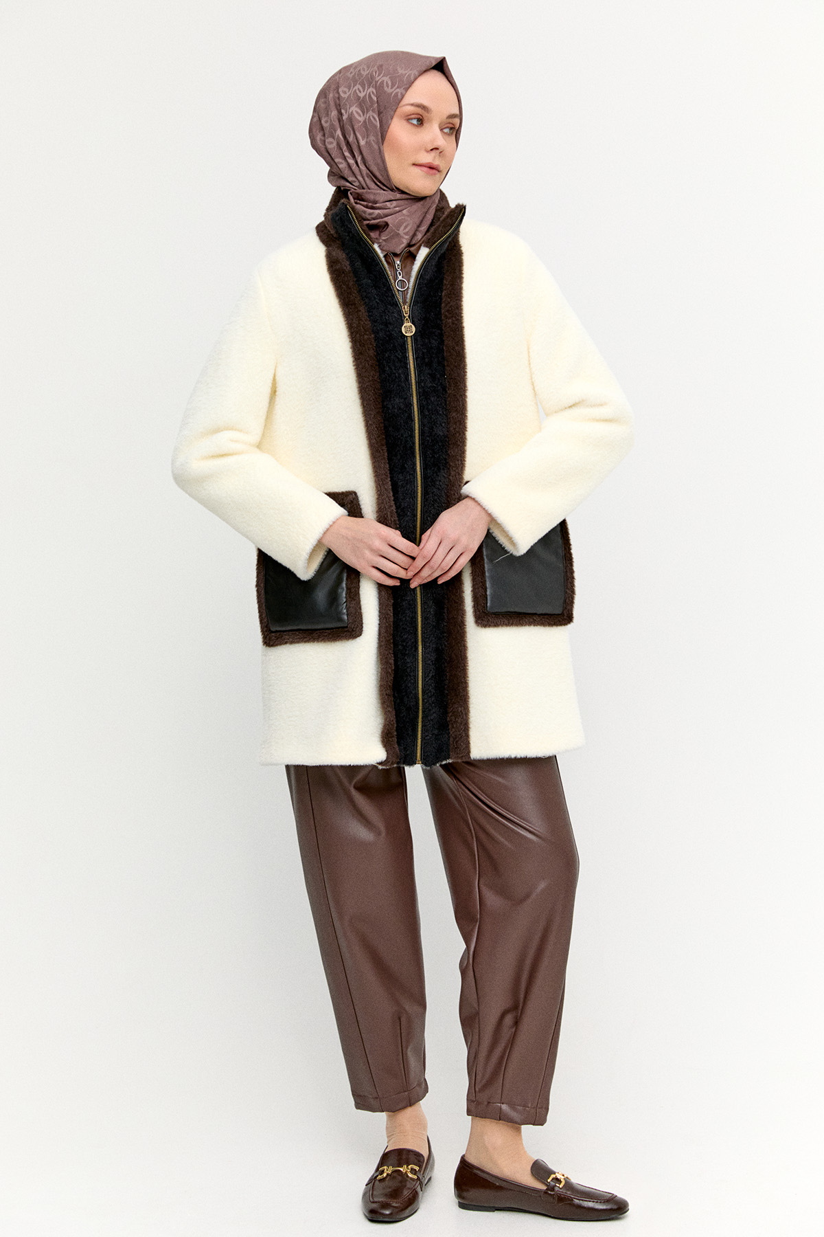 Fermurlı Yüksek Yaka Kaban, Tesettür Giyim