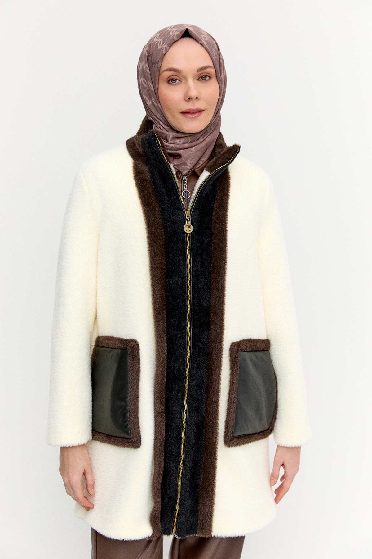 Fermurlı Yüksek Yaka Kaban, Tesettür Giyim