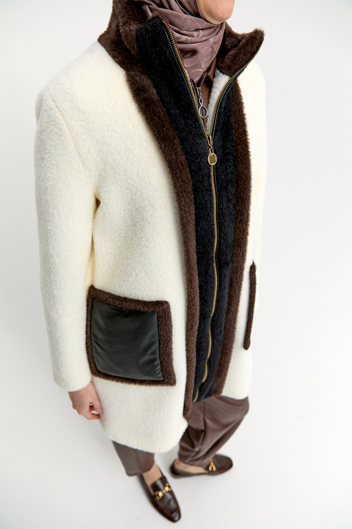 Fermurlı Yüksek Yaka Kaban, Tesettür Giyim