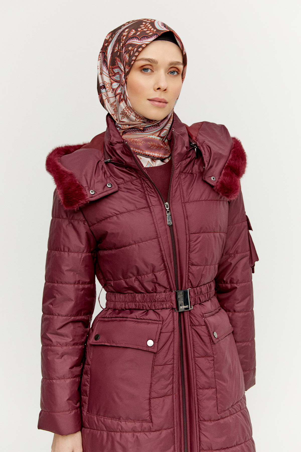 Seyyar Kapüşonlu Kapitone Kaban, Tesettür Giyim