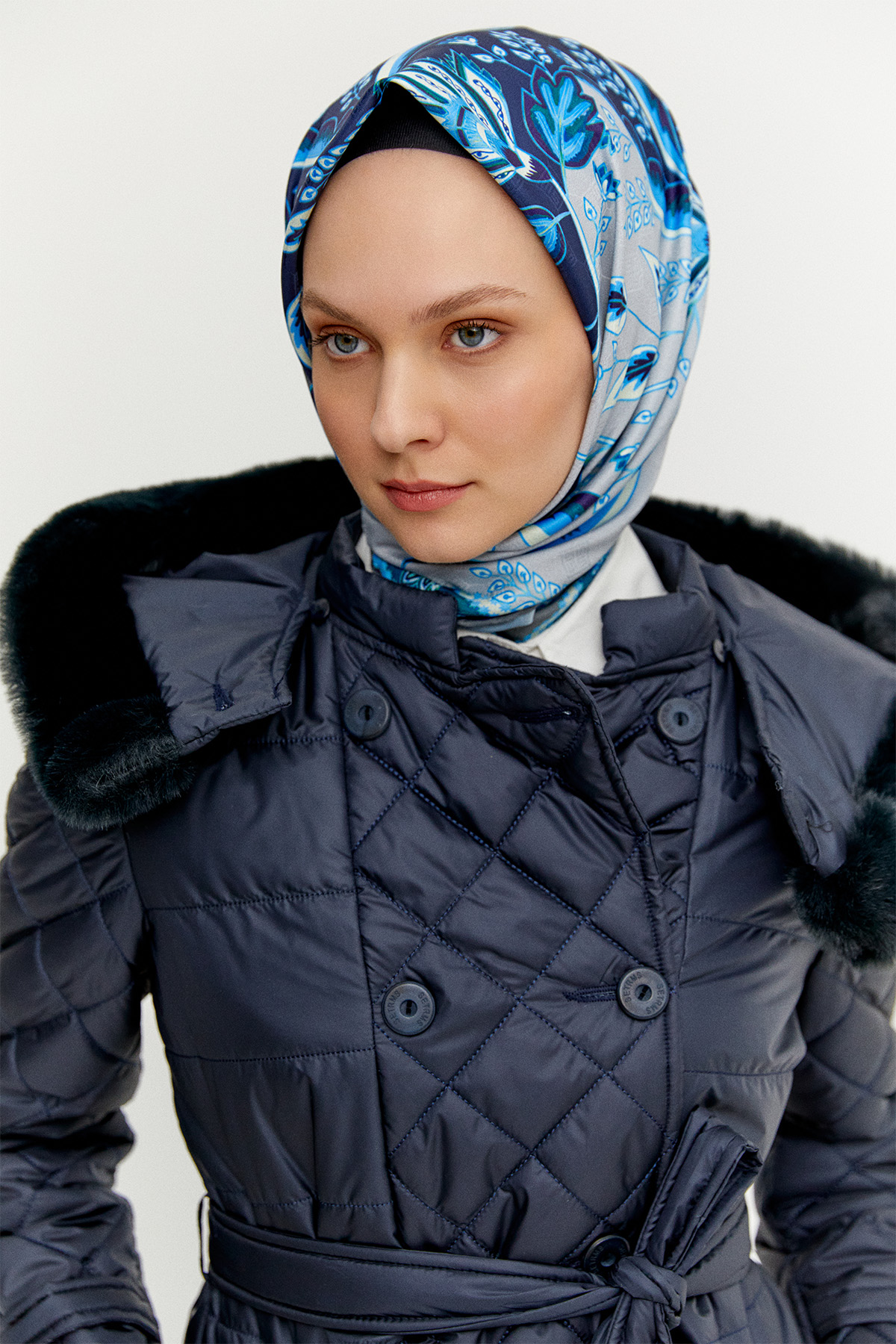 Kuşaklı Seyyar Kapüşonlu Şişme Kaban, Tesettür Giyim