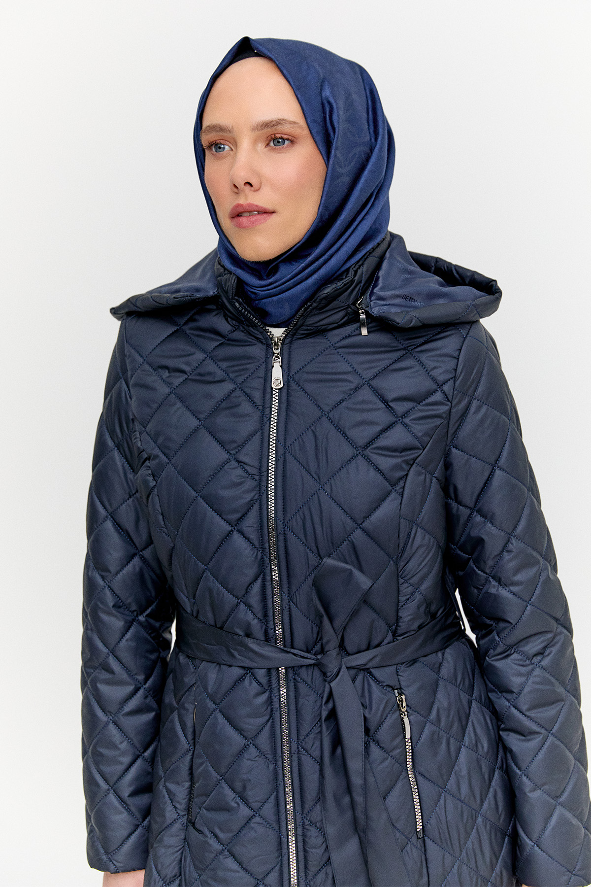 Kapüşonlu Kapitone Kaban, Tesettür Giyim