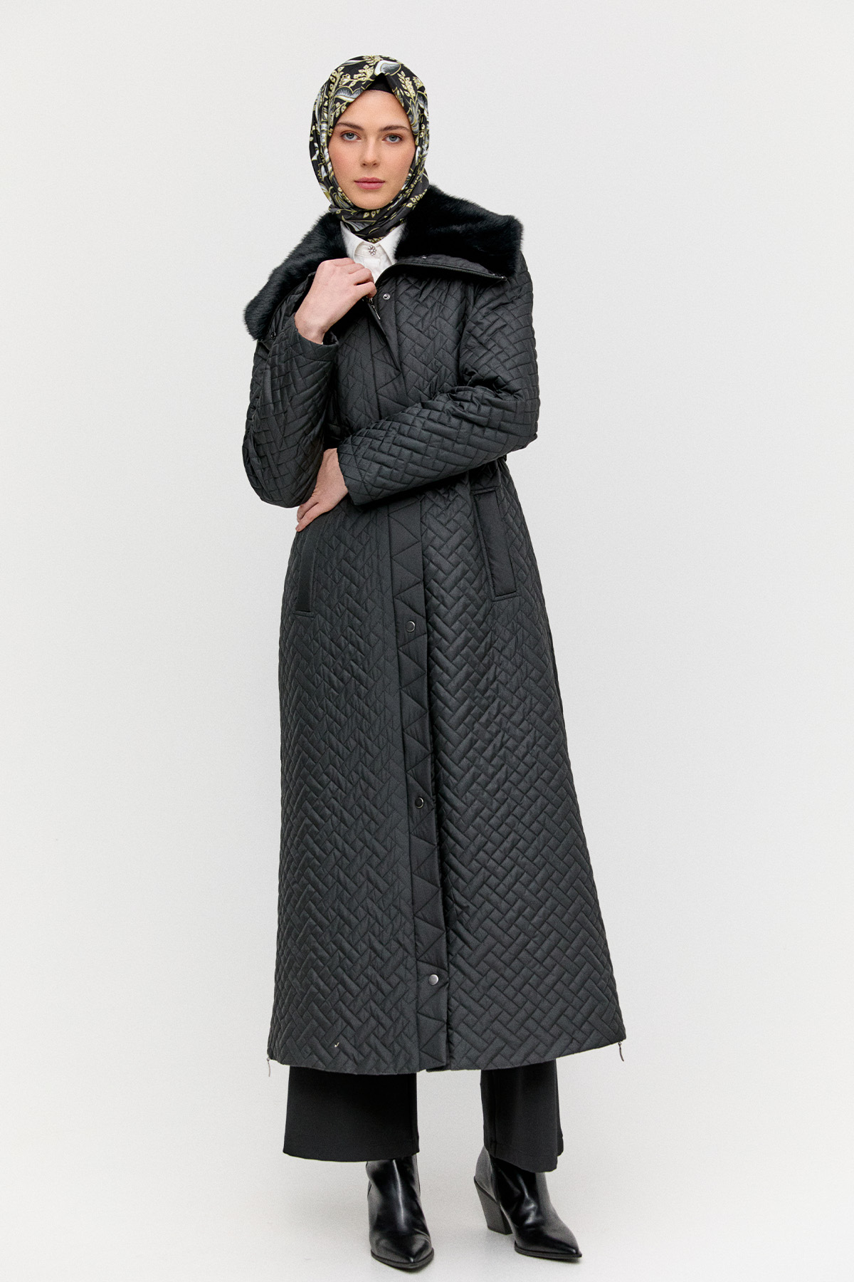 Yüksek Yaka Kapitone Kaban, Tesettür Giyim