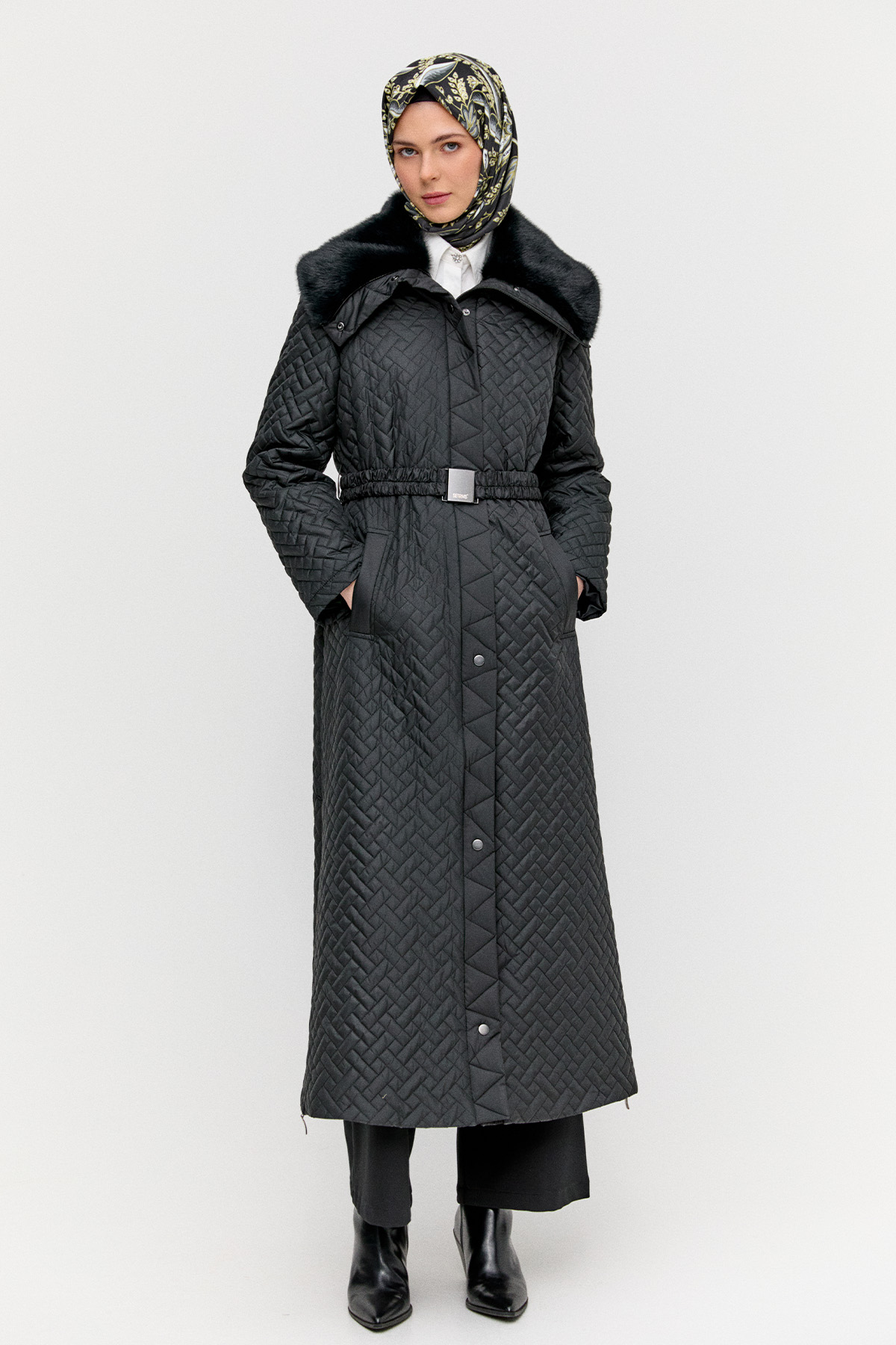 Yüksek Yaka Kapitone Kaban, Tesettür Giyim