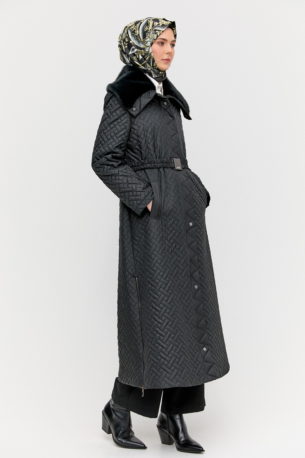 Yüksek Yaka Kapitone Kaban, Tesettür Giyim