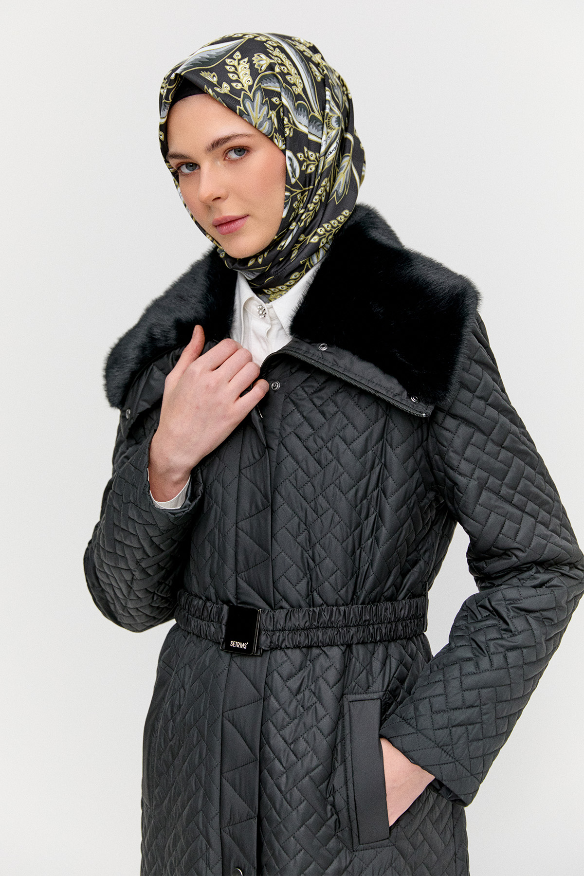 Yüksek Yaka Kapitone Kaban, Tesettür Giyim