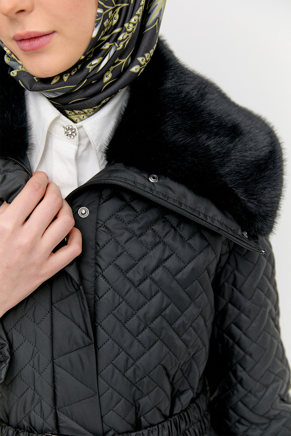 Yüksek Yaka Kapitone Kaban, Tesettür Giyim