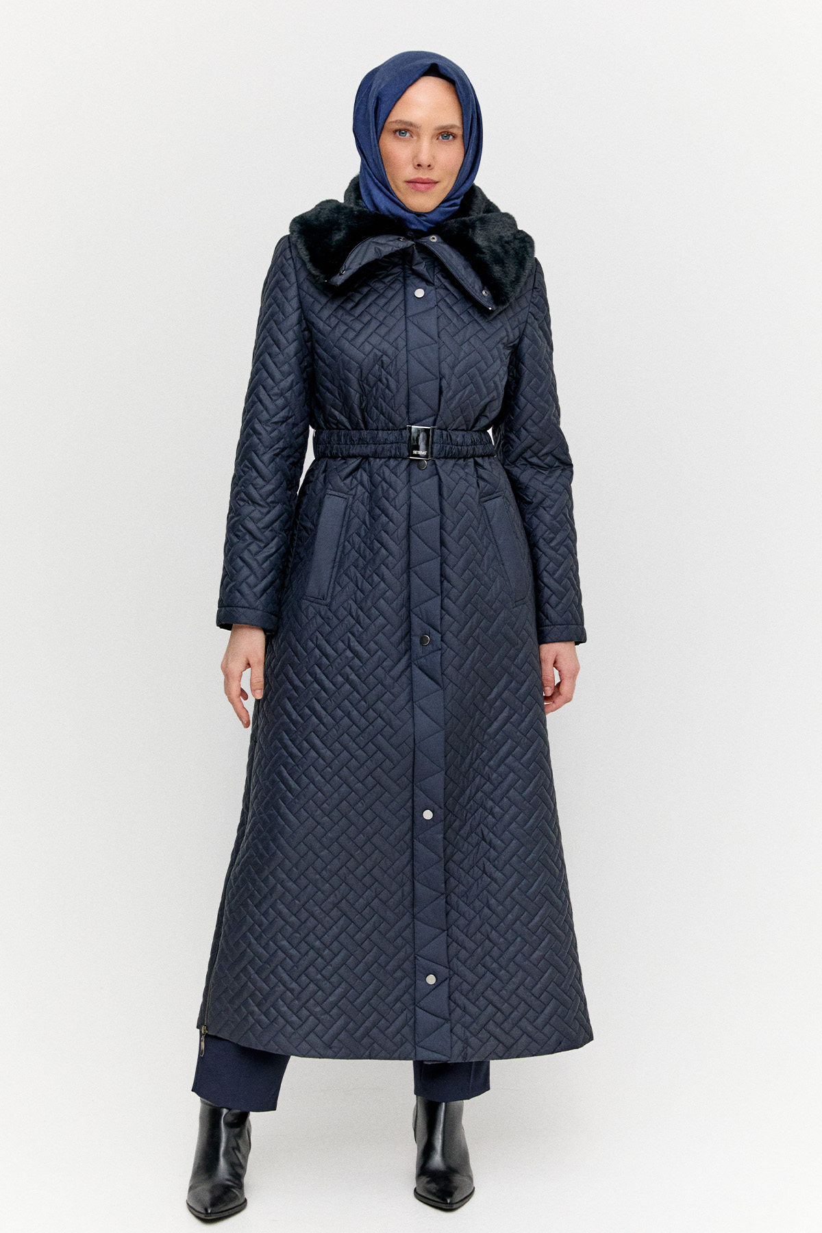 Yüksek Yaka Kapitone Kaban, Tesettür Giyim