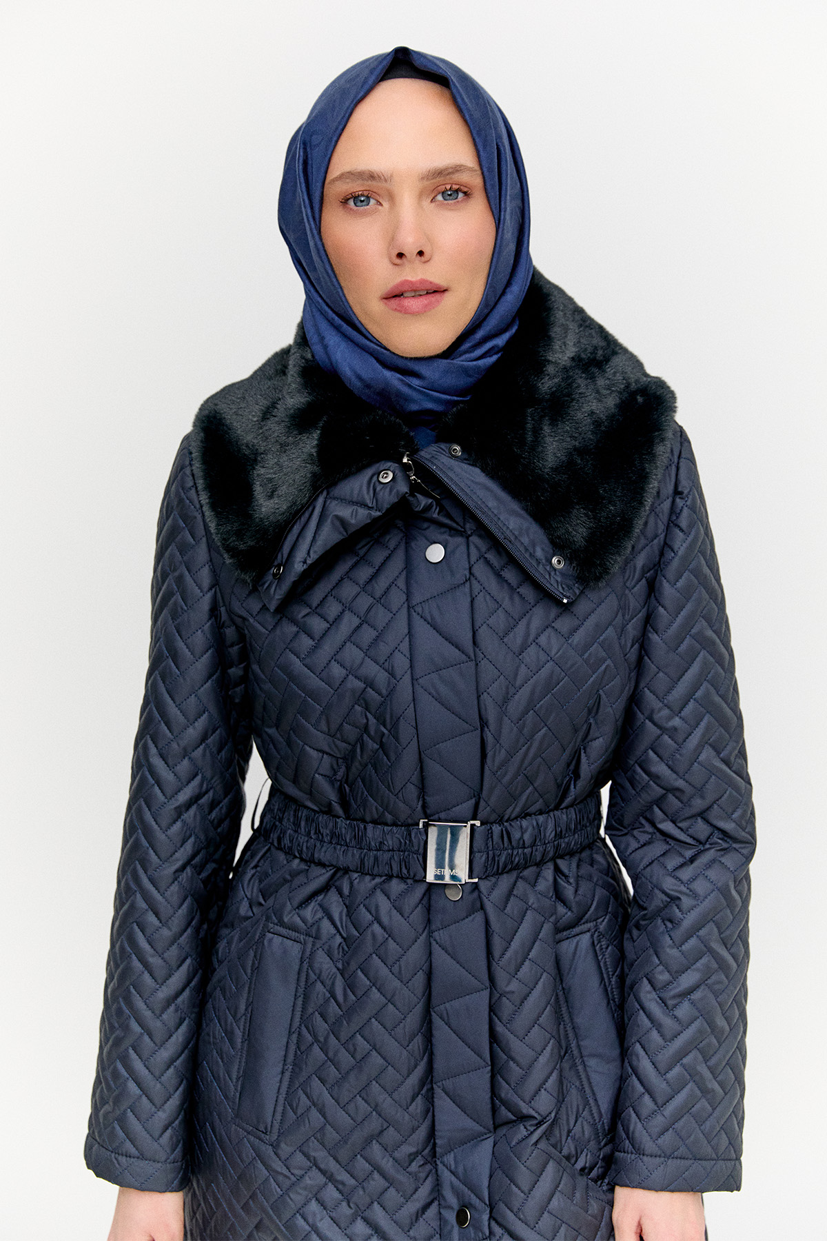 Yüksek Yaka Kapitone Kaban, Tesettür Giyim