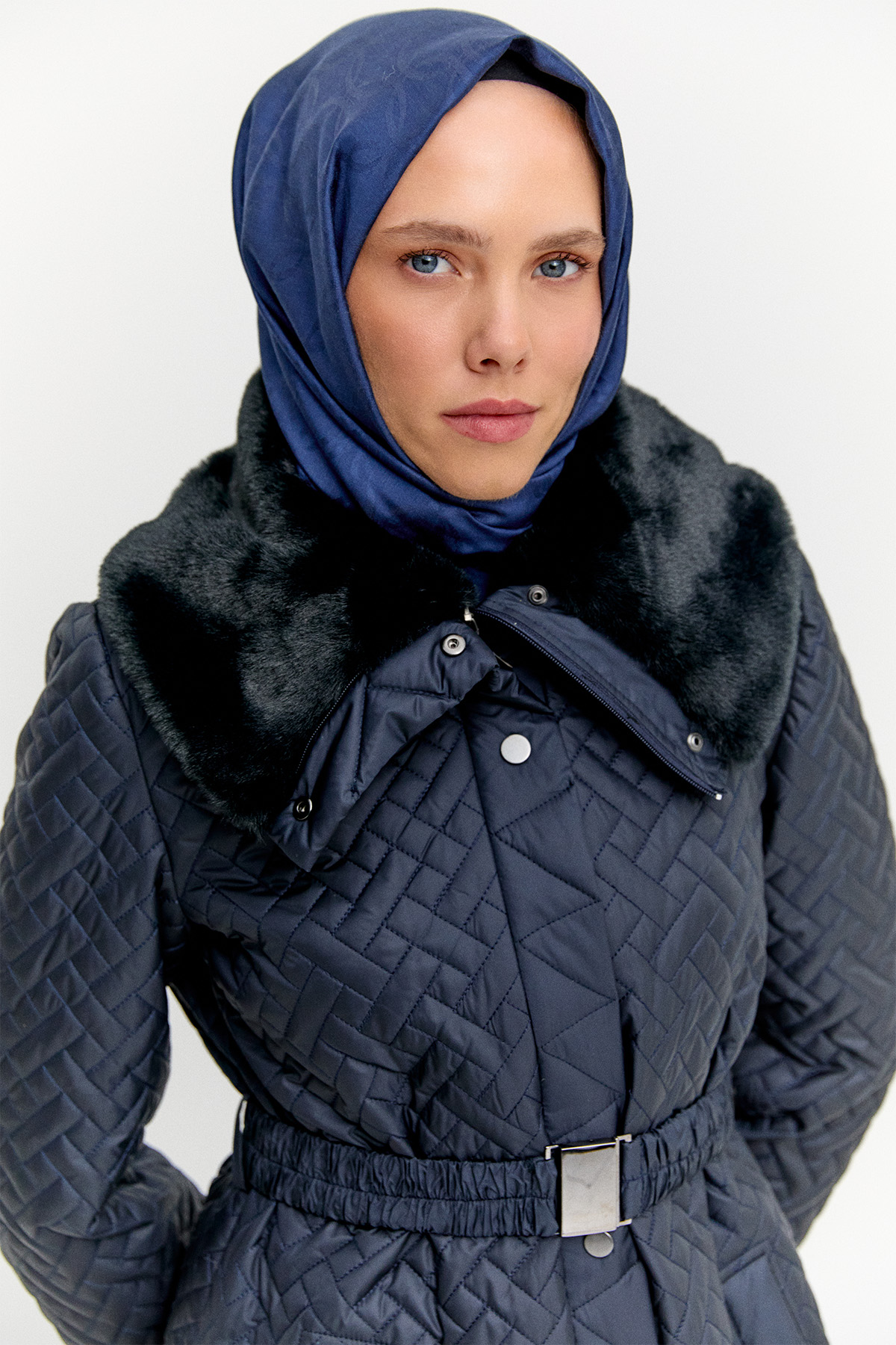 Yüksek Yaka Kapitone Kaban, Tesettür Giyim