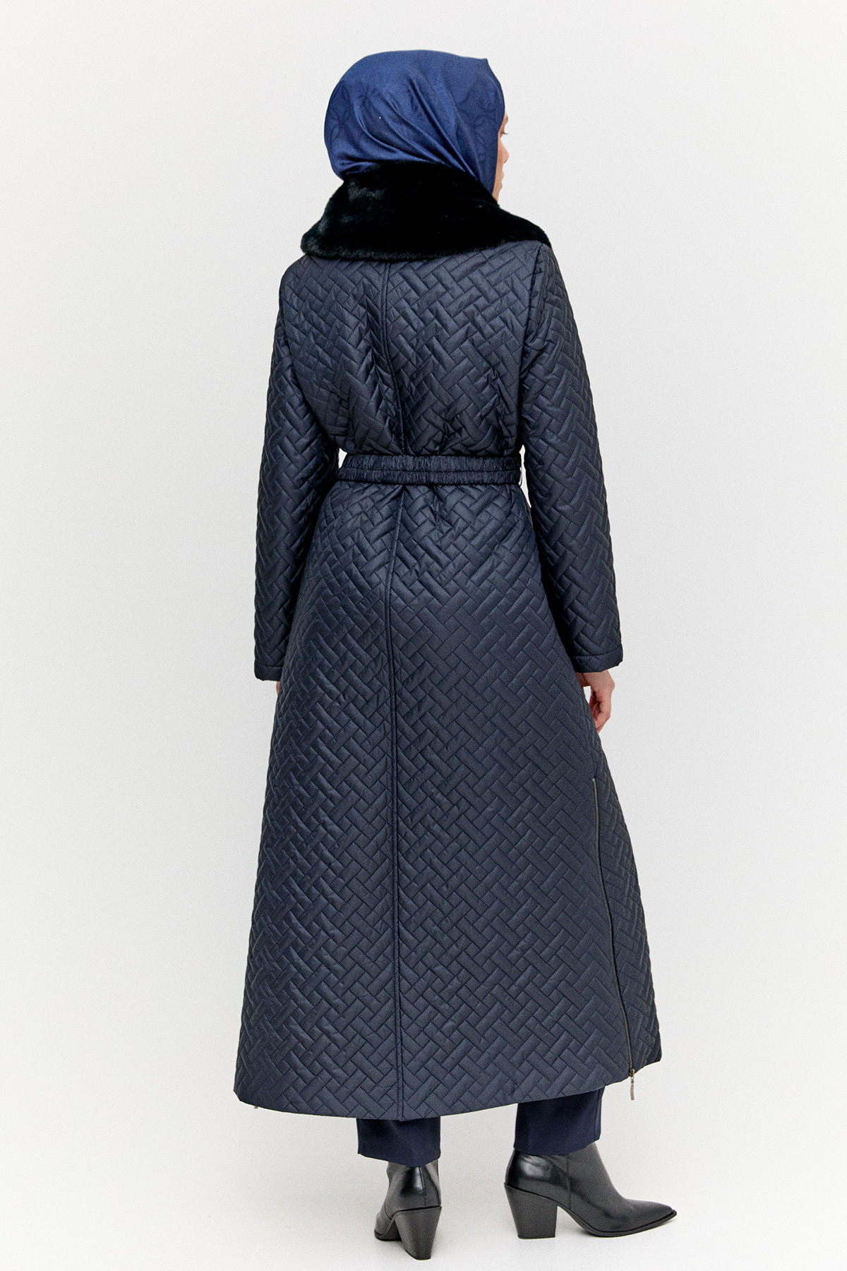 Yüksek Yaka Kapitone Kaban, Tesettür Giyim