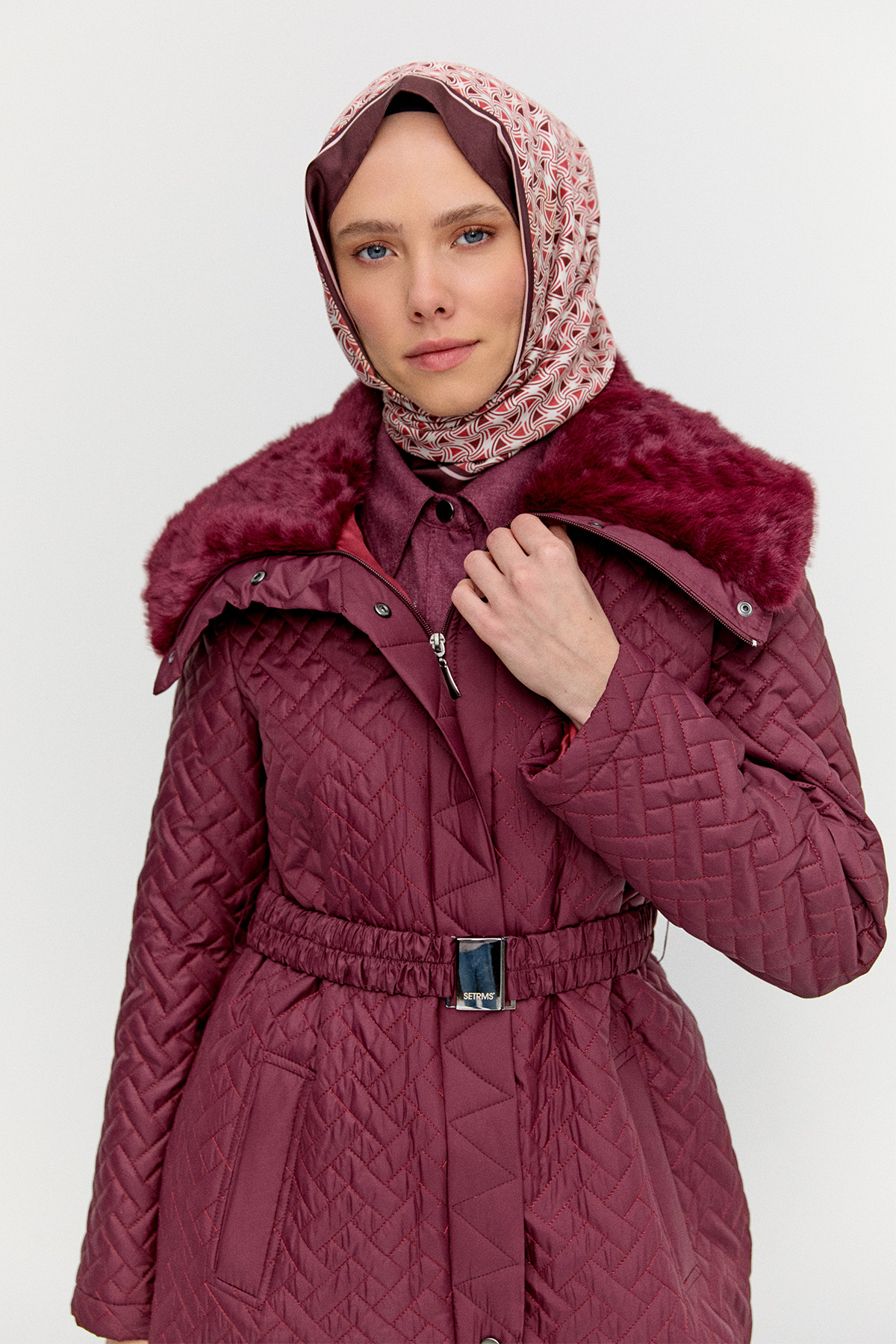 Yüksek Yaka Kapitone Kaban, Tesettür Giyim