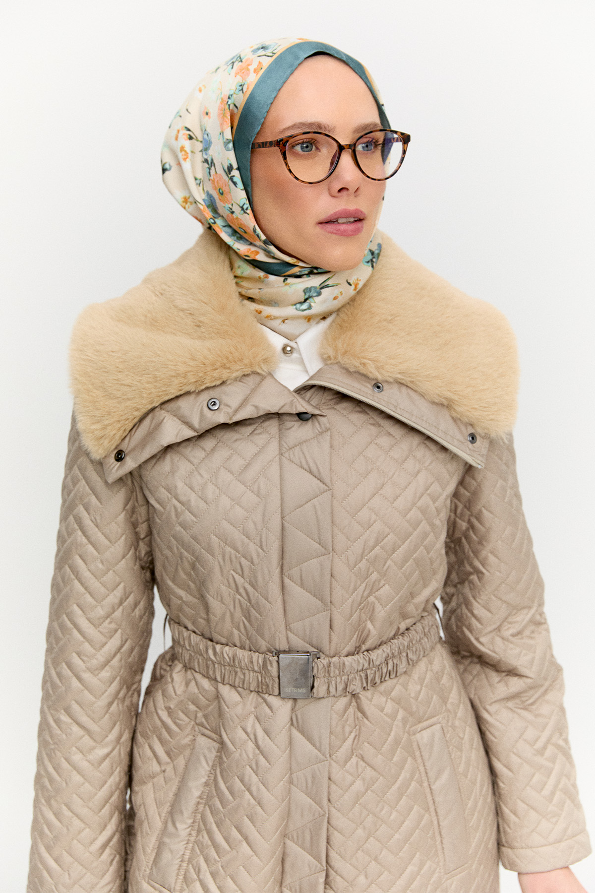 Yüksek Yaka Kapitone Kaban, Tesettür Giyim