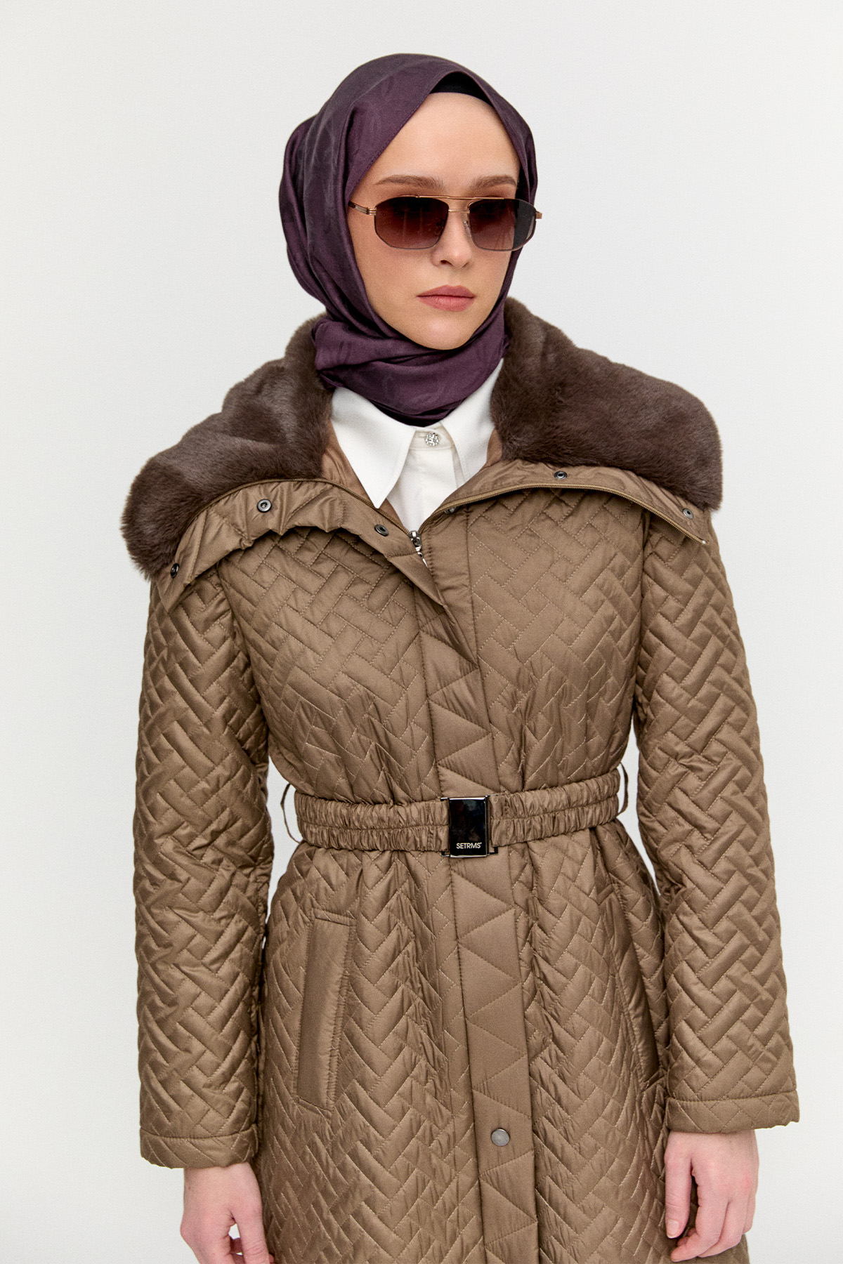 Yüksek Yaka Kapitone Kaban, Tesettür Giyim