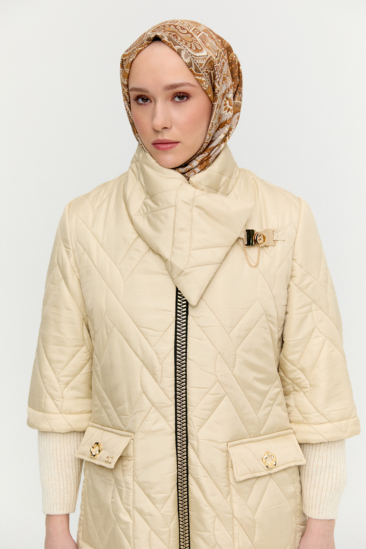 Mendil Yakalı Kapitone Kaban, Tesettür Giyim