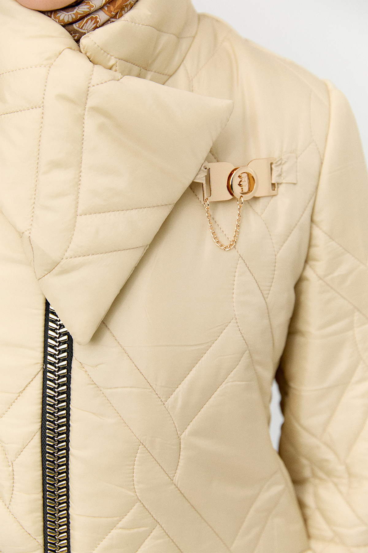 Mendil Yakalı Kapitone Kaban, Tesettür Giyim