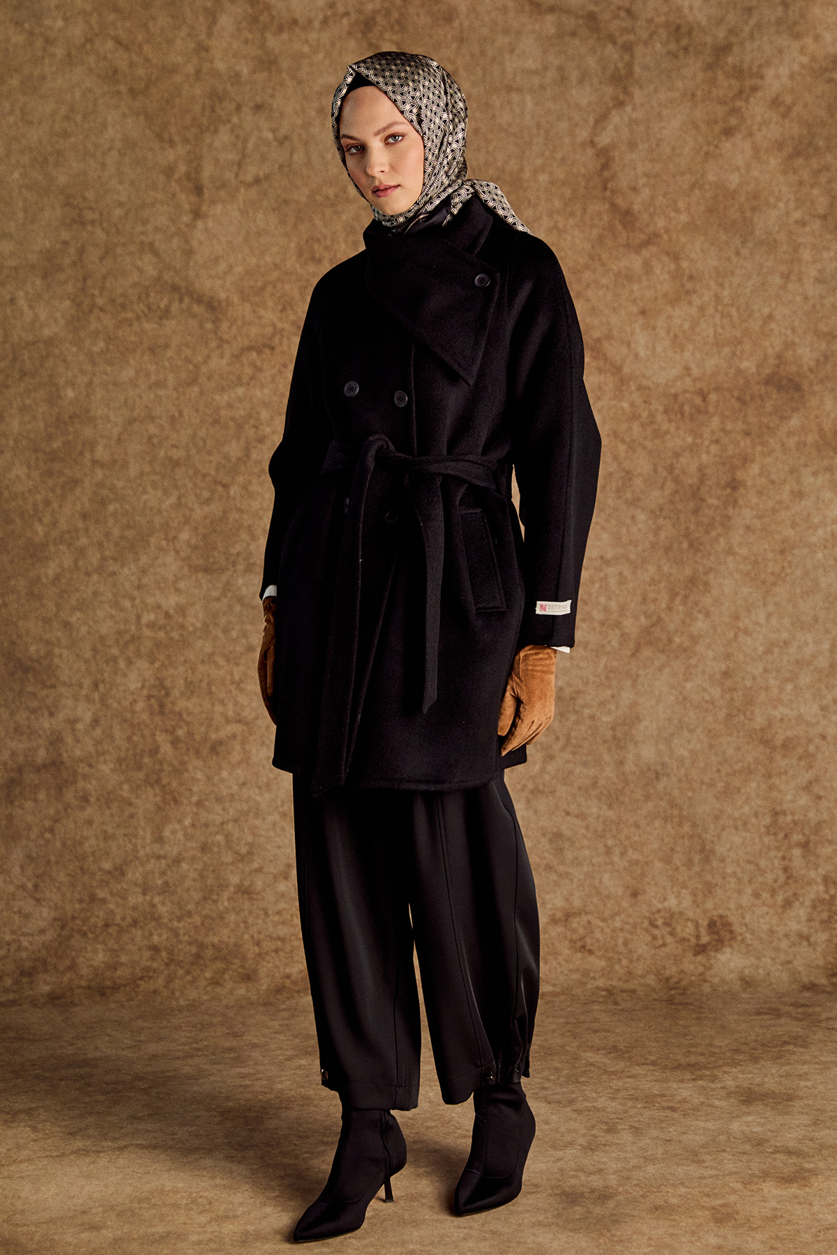 Mendil Yaka Kruvaze Kuşaklı Yün Kaban