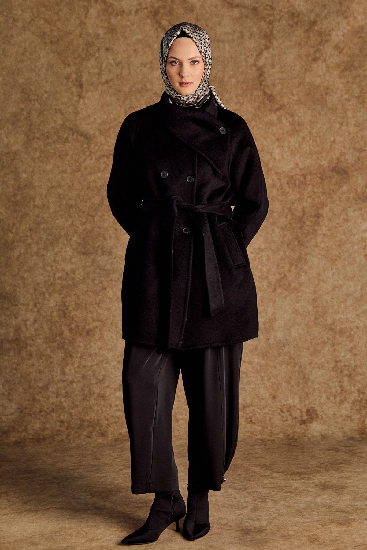 Mendil Yaka Kruvaze Kuşaklı Yün Kaban