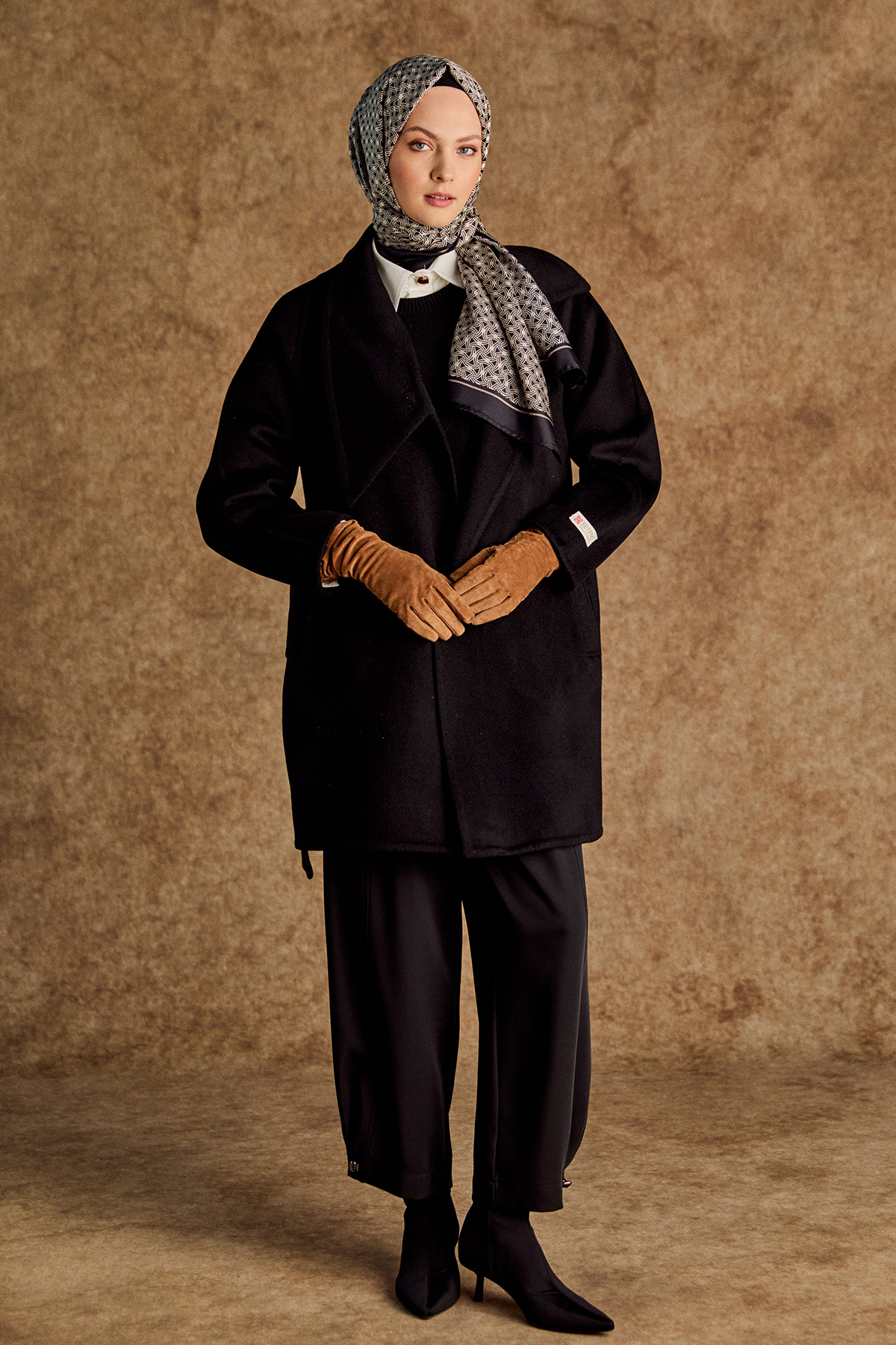 Mendil Yaka Kruvaze Kuşaklı Yün Kaban